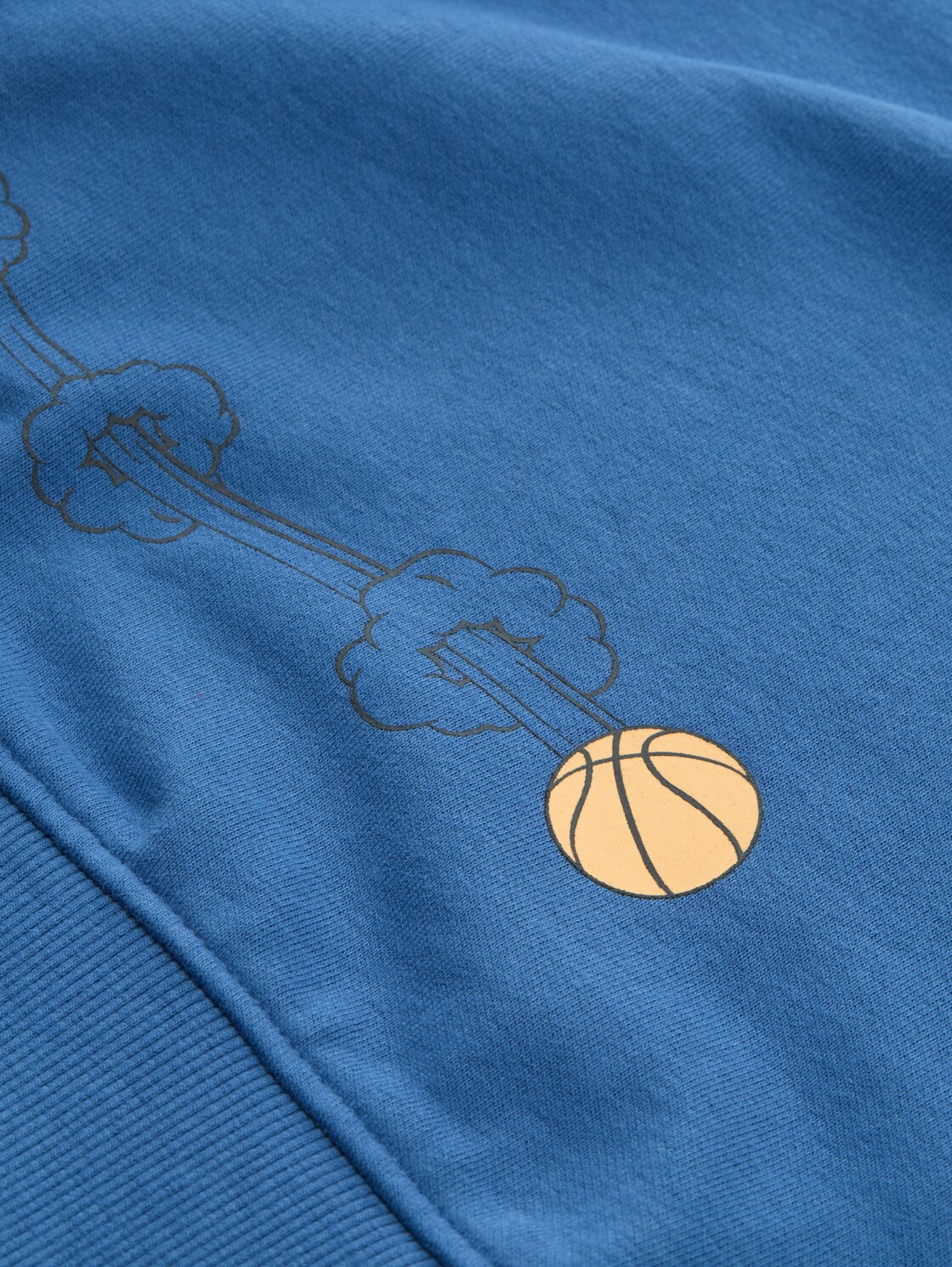 Glow-in-the-Dark Sweatshirt mit Rückenprint - Federal Blue - Detail-Model-Ansicht