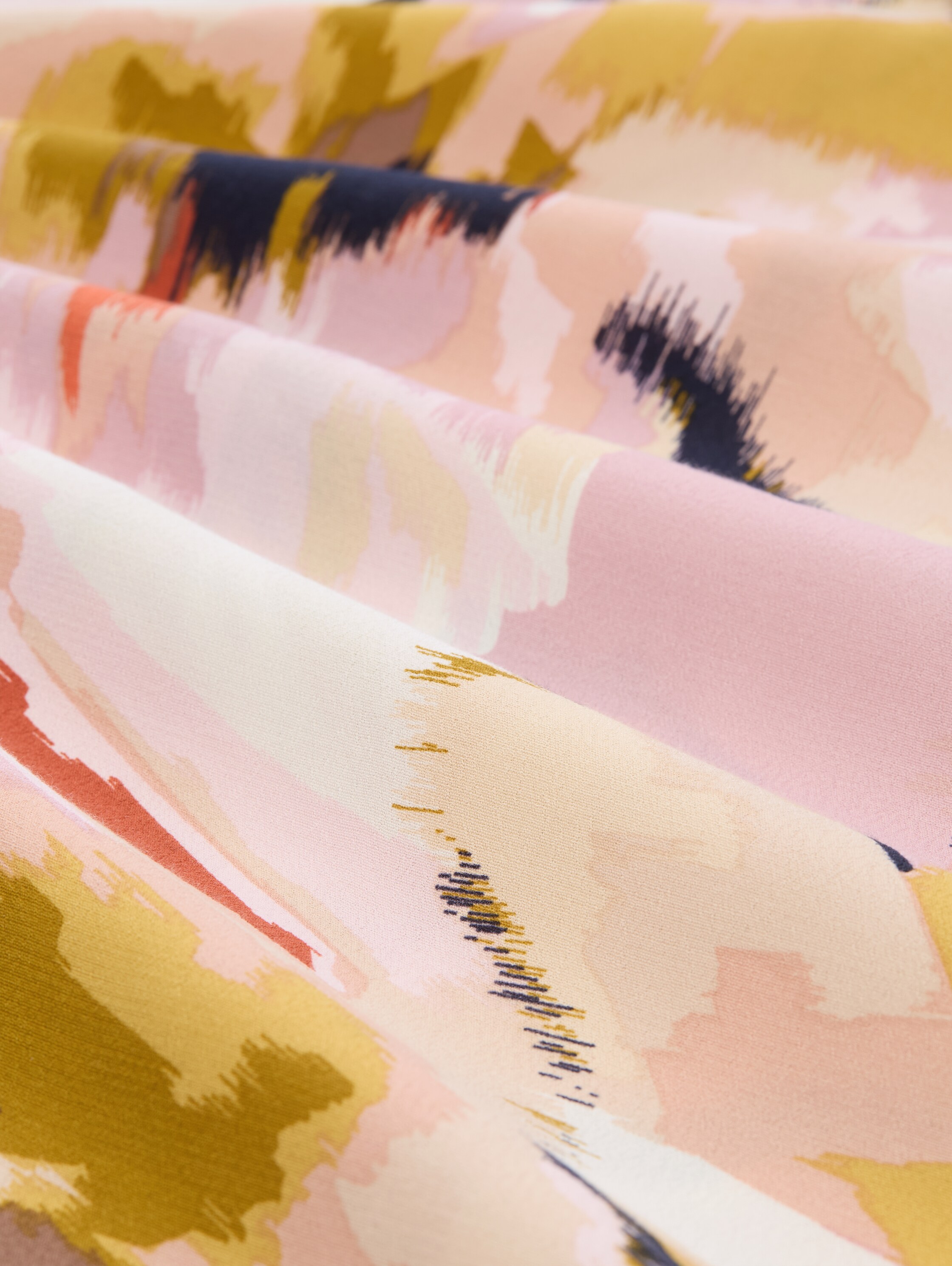 Midi dress with pattern - big_abstract_flower_print - 