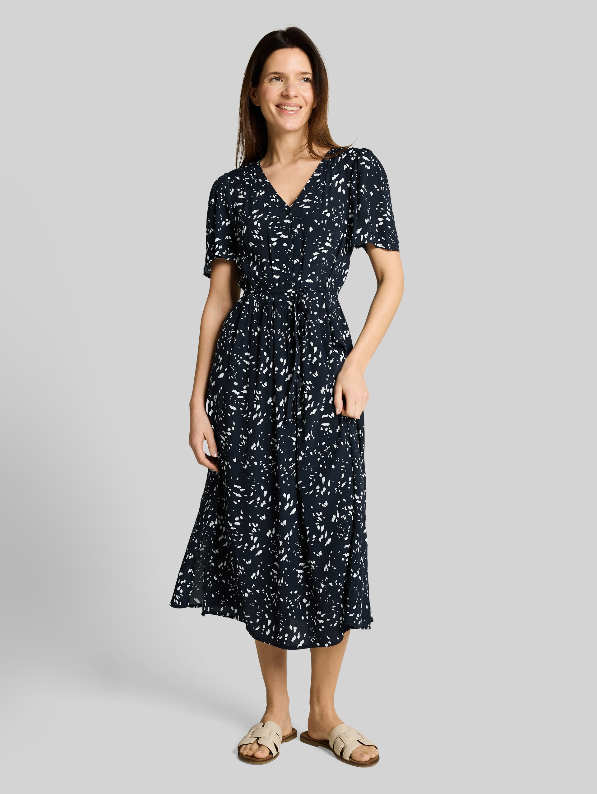 Midi-Kleid mit Muster - navy dot - Model-Vorderansicht