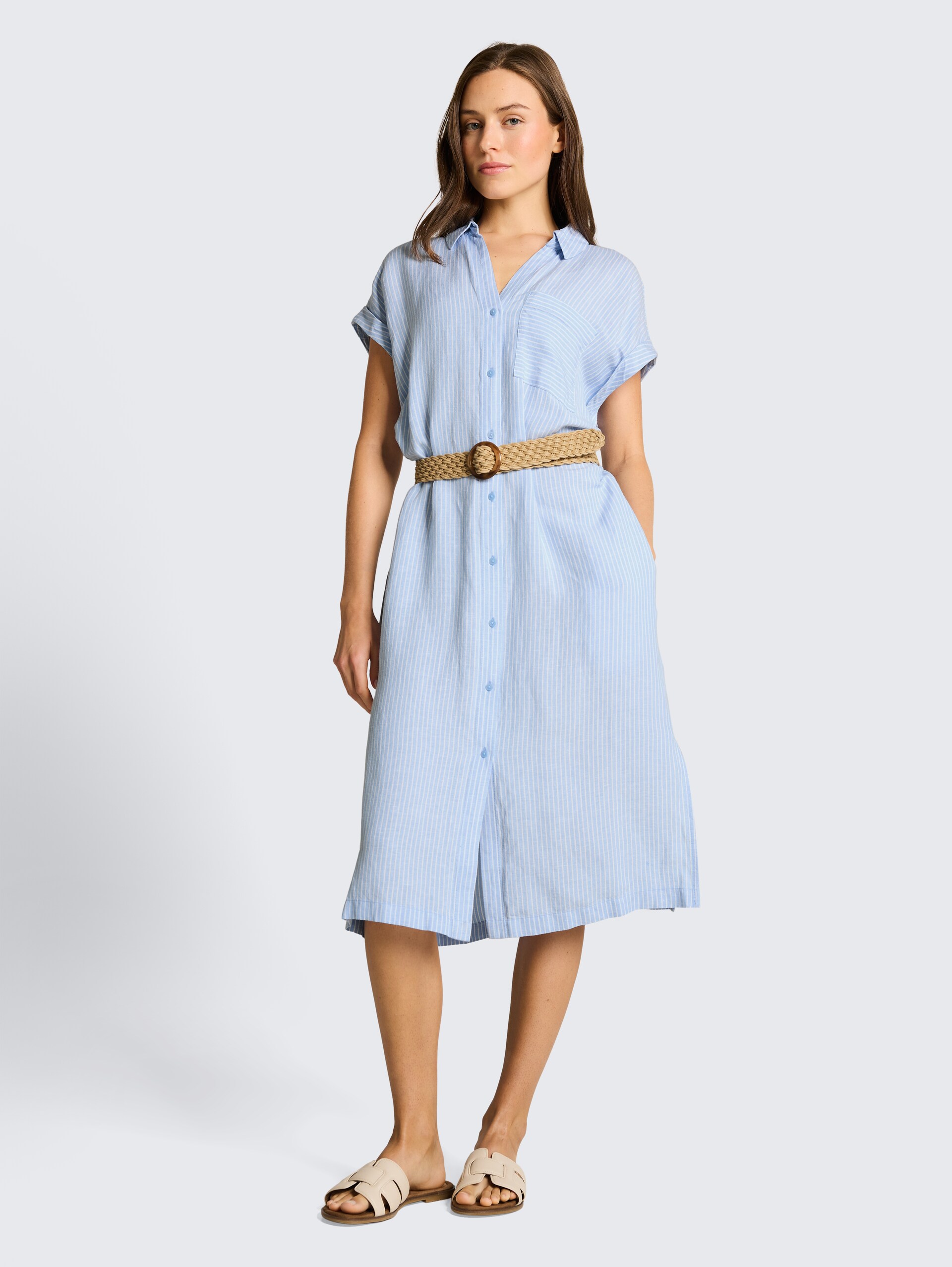 Loose Fit Midi-Kleid mit Gürtel - fjord blue irregular stripe - Model-Vorderansicht