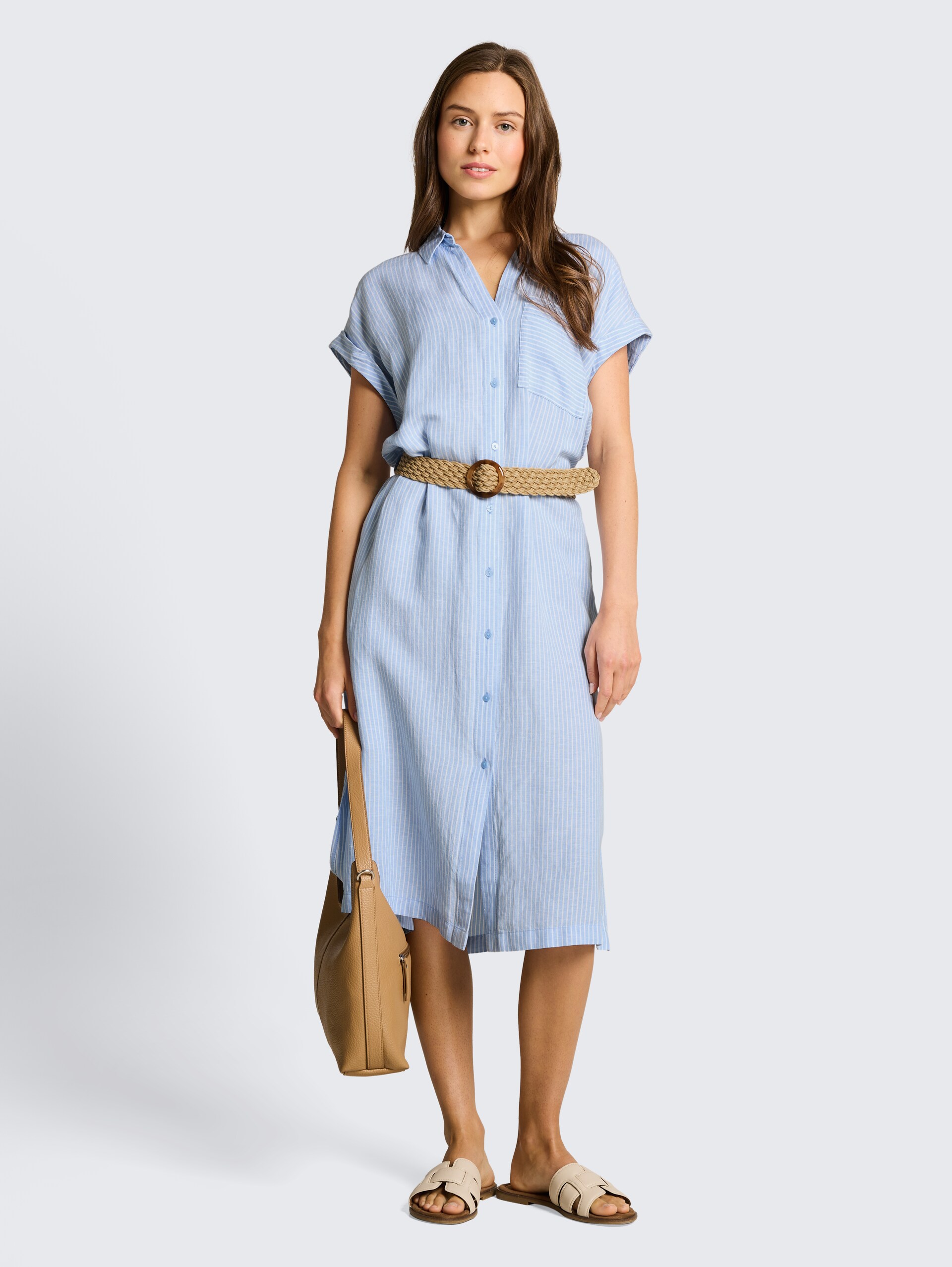 Loose Fit Midi-Kleid mit Gürtel - fjord blue irregular stripe - seitliche Model-Ansicht
