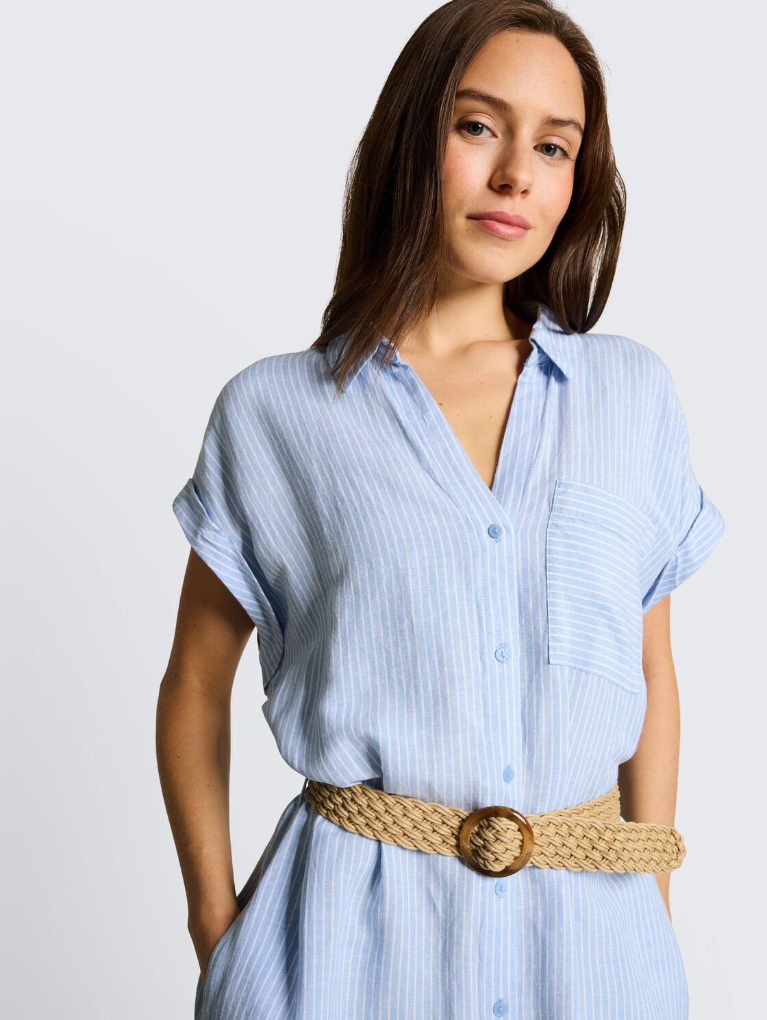 Loose Fit Midi-Kleid mit Gürtel - fjord blue irregular stripe - Detail-Model-Ansicht