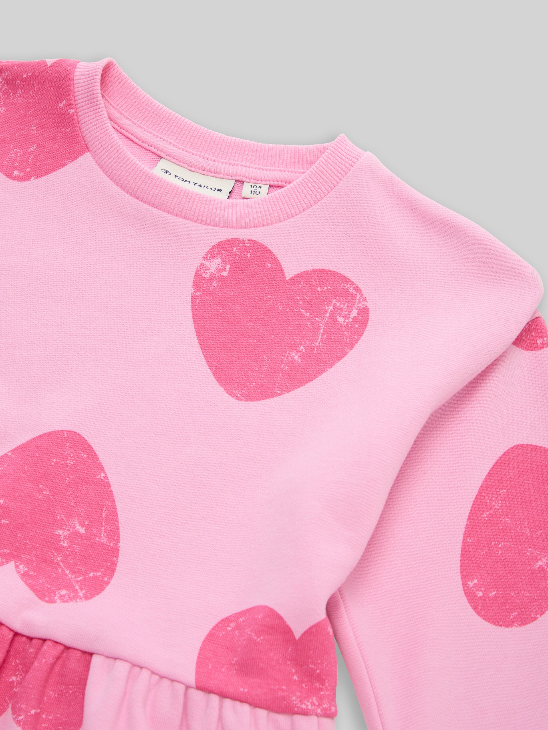 Mini dress with heart pattern - big pink heart print - Detail model view