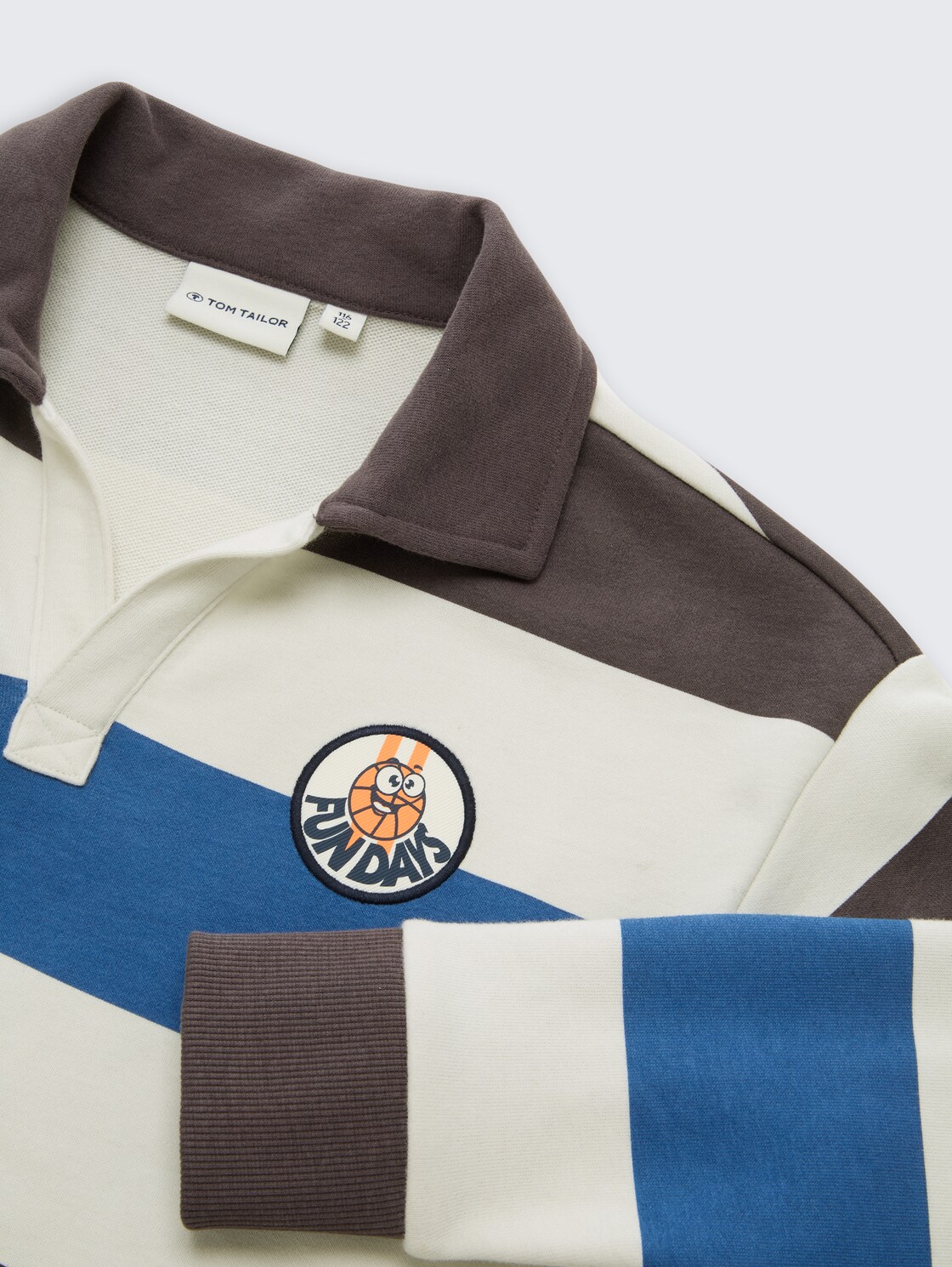 Oversize Sweatshirt mit Polokragen - grey blue off white stripe - Detail-Model-Ansicht