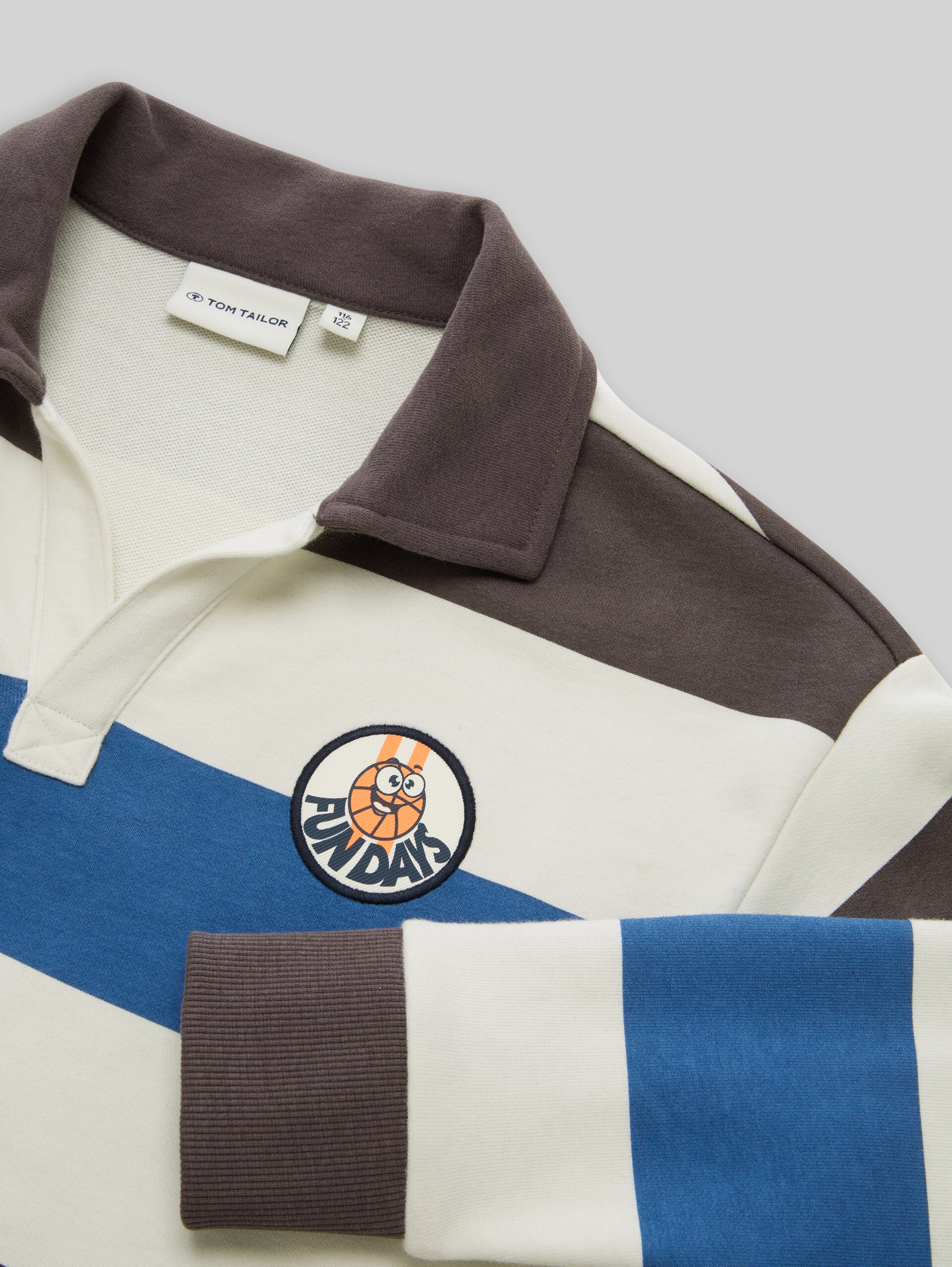 Oversize Sweatshirt mit Polokragen - grey blue off white stripe - Detail-Model-Ansicht