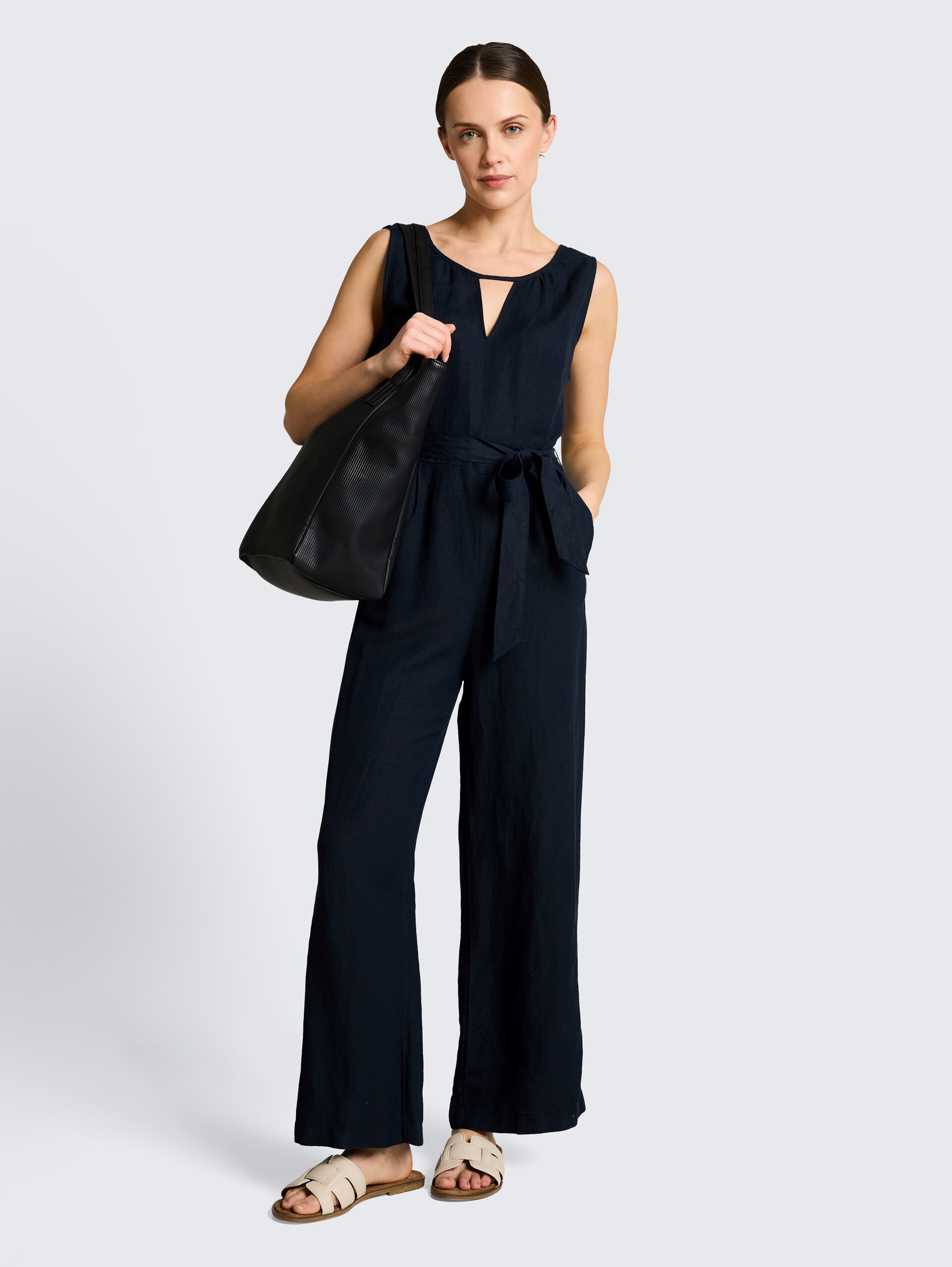 Jumpsuit mit Leinenanteil - sky captain blue - seitliche Model-Ansicht