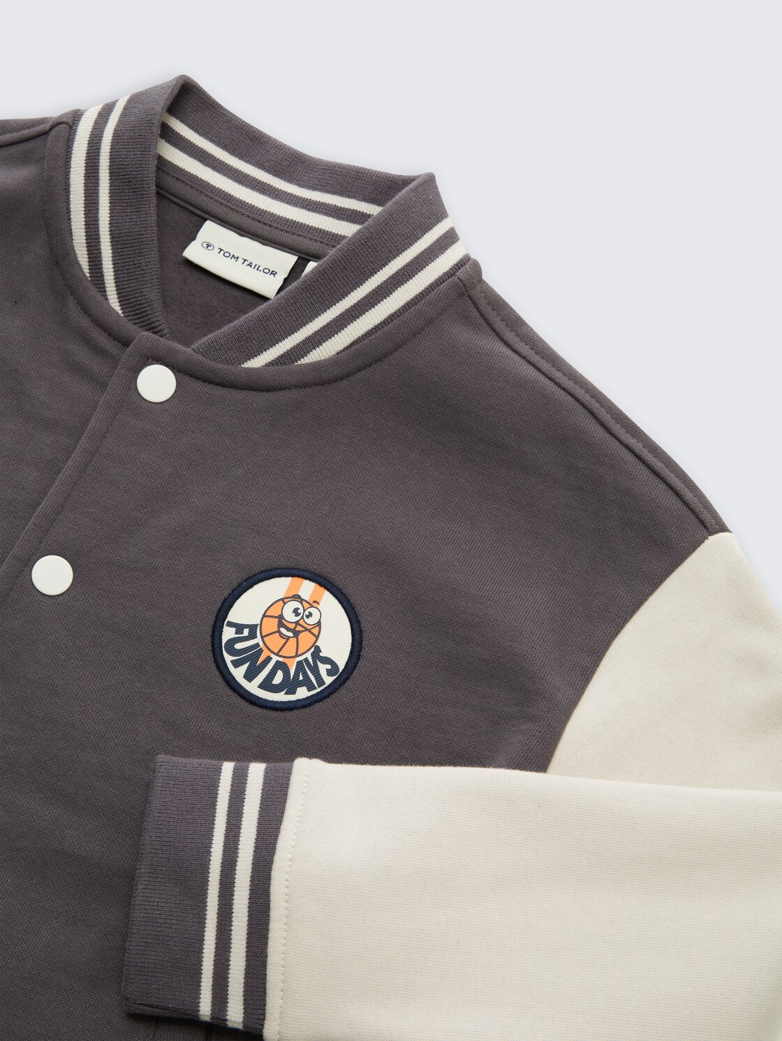 Oversize Sweatjacke mit Bomberkragen - dark urban grey - Detail-Model-Ansicht