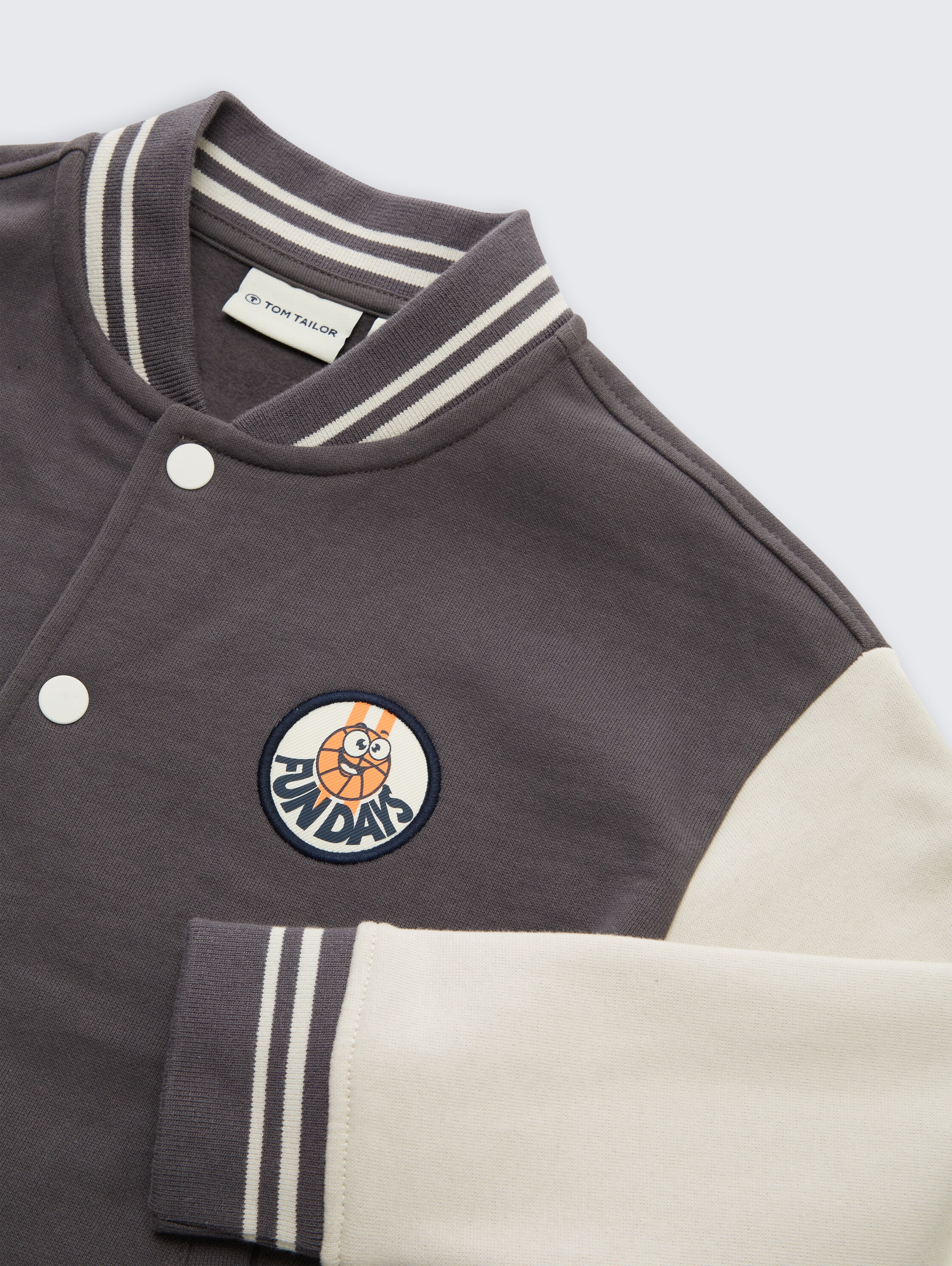 Oversized sweatshirt met bomberkraag - dark urban grey - Detailaanzicht model