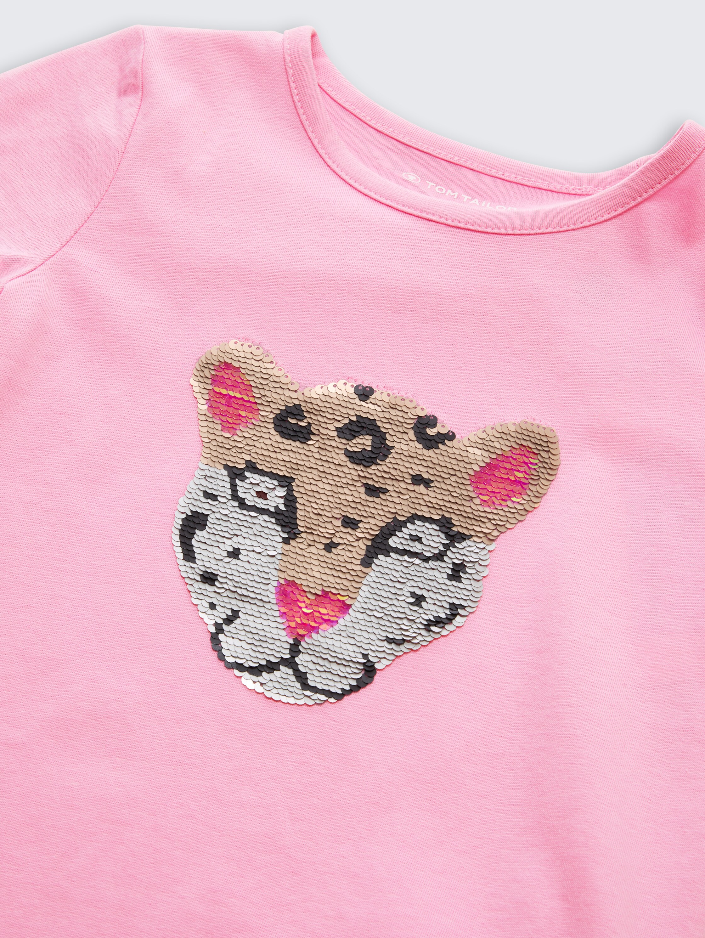 T-shirt met omkeerbare pailletten - lovely pink - Detailaanzicht model