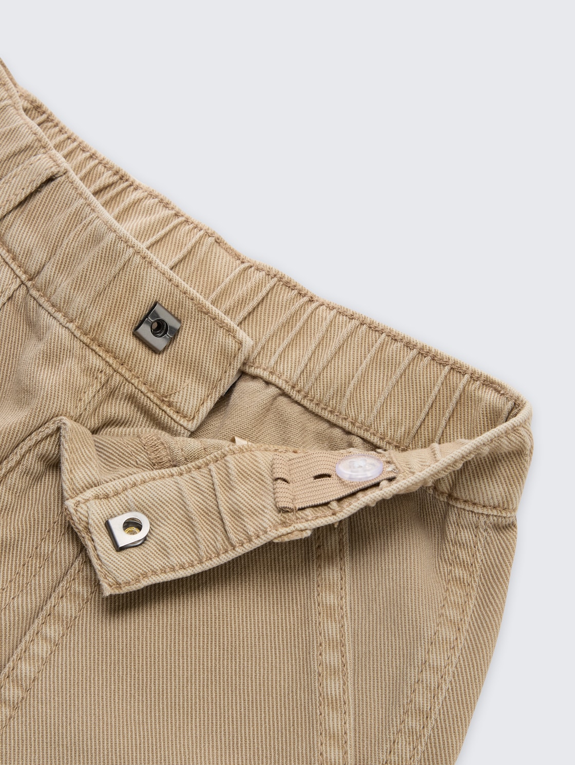 Loose Fit Hose im Utility-Look - Mink Beige - Detail-Model-Ansicht