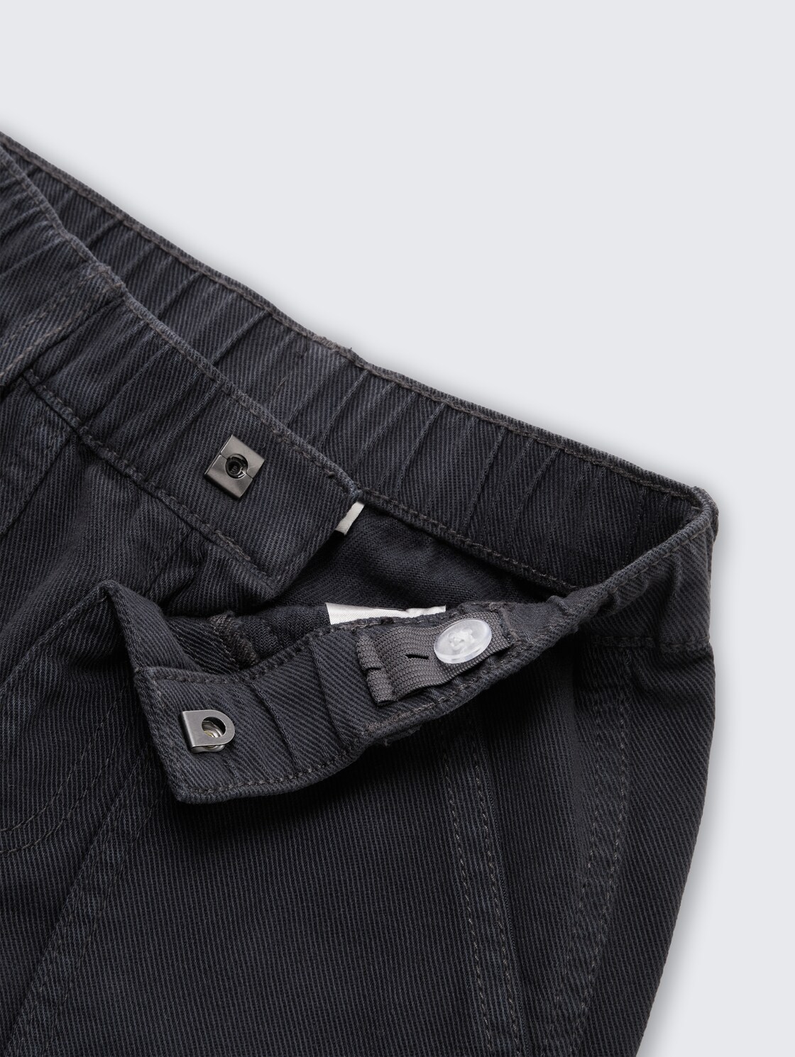 Loose Fit Hose im Utility-Look - coal grey - Detail-Model-Ansicht