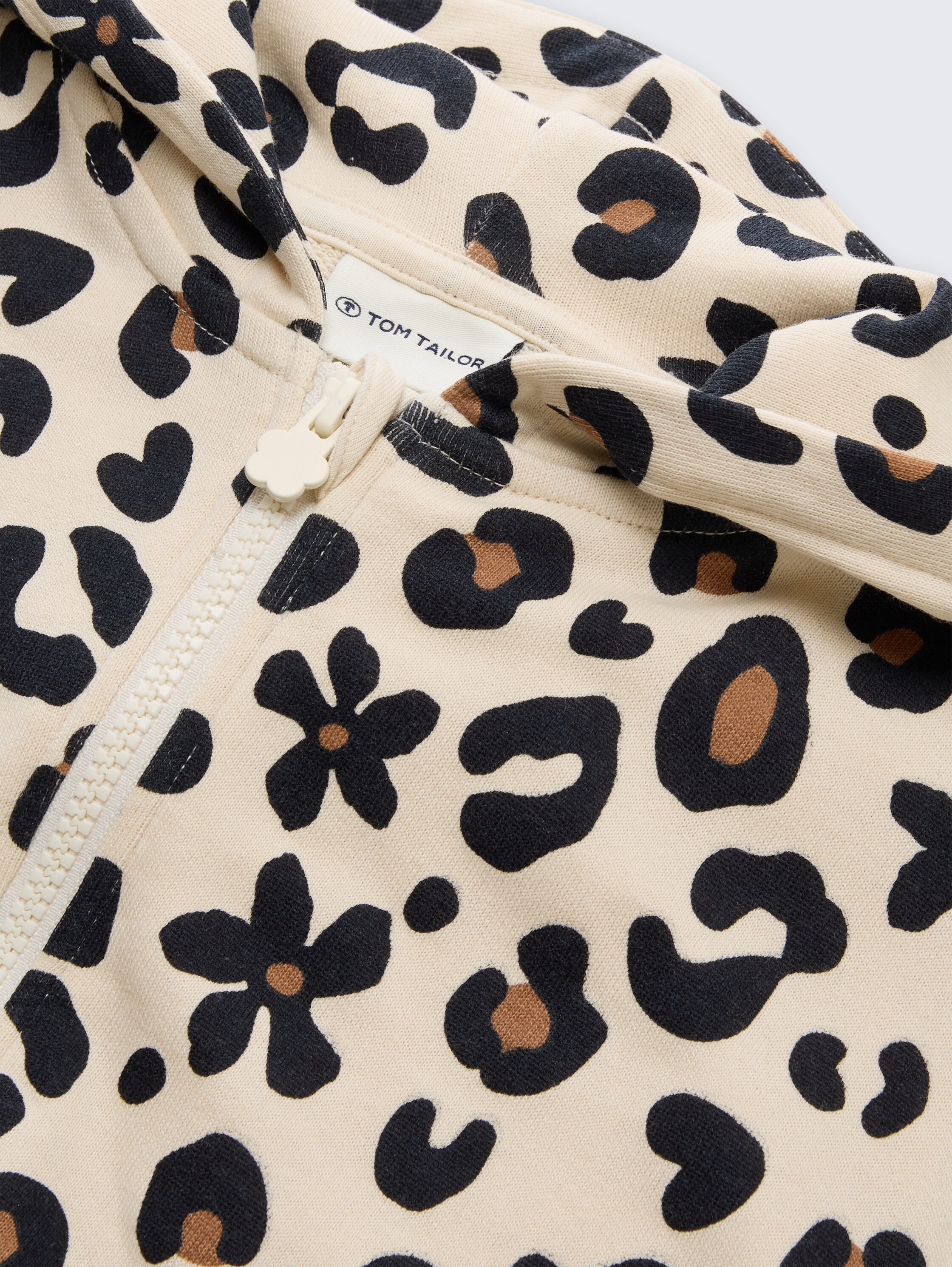 Cropped Hoodie Sweatjacke mit Muster - big leopard print - Detail-Model-Ansicht