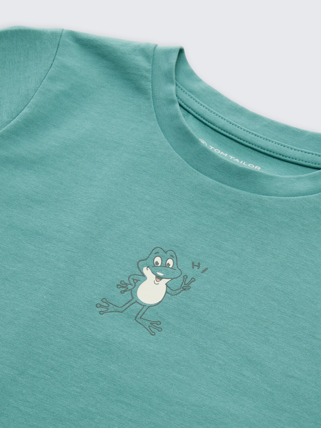 T-Shirt mit Foto-Print - Salvia - Detail-Model-Ansicht