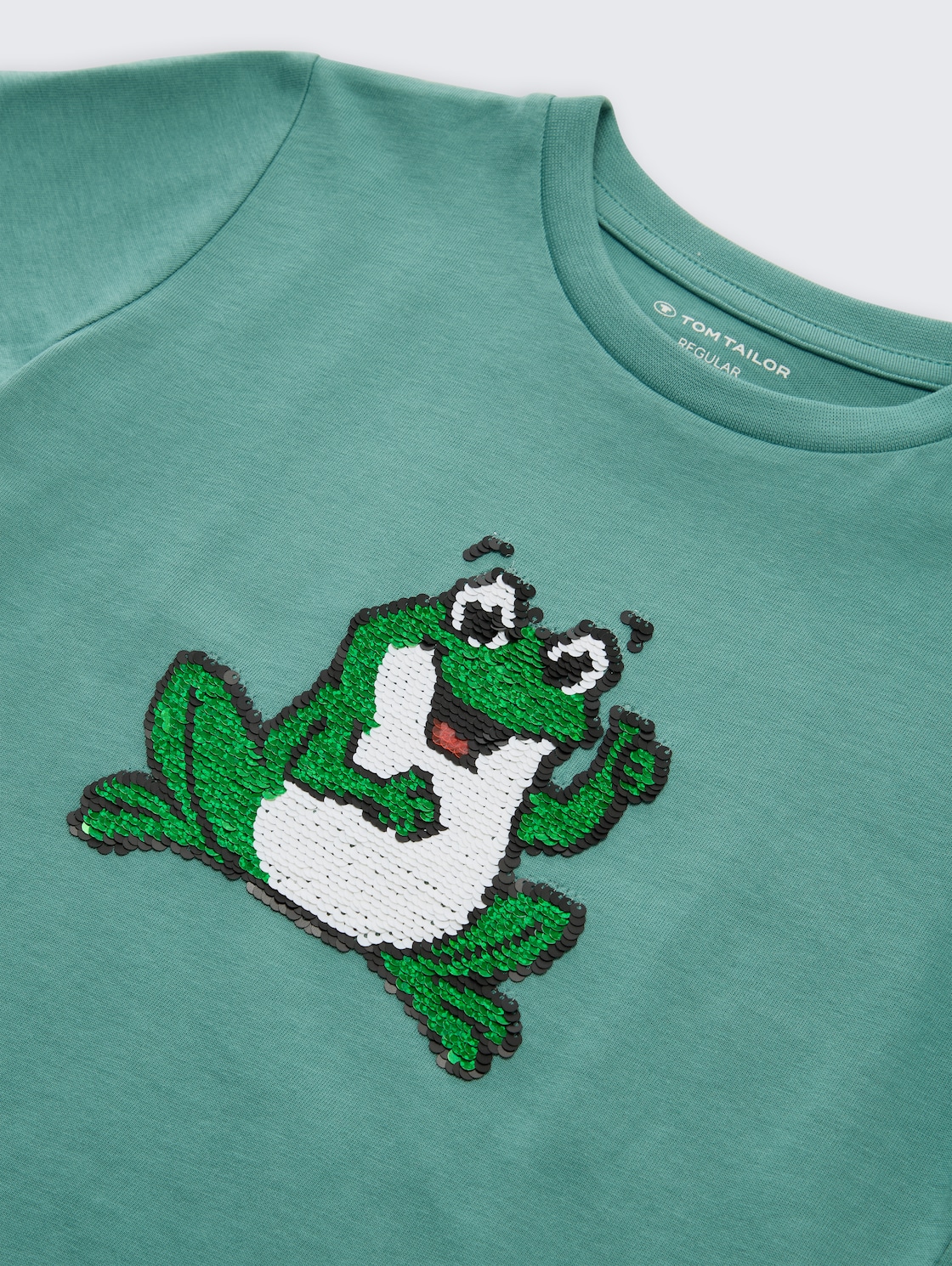 T-Shirt mit Wendepailletten - Salvia - Detail-Model-Ansicht