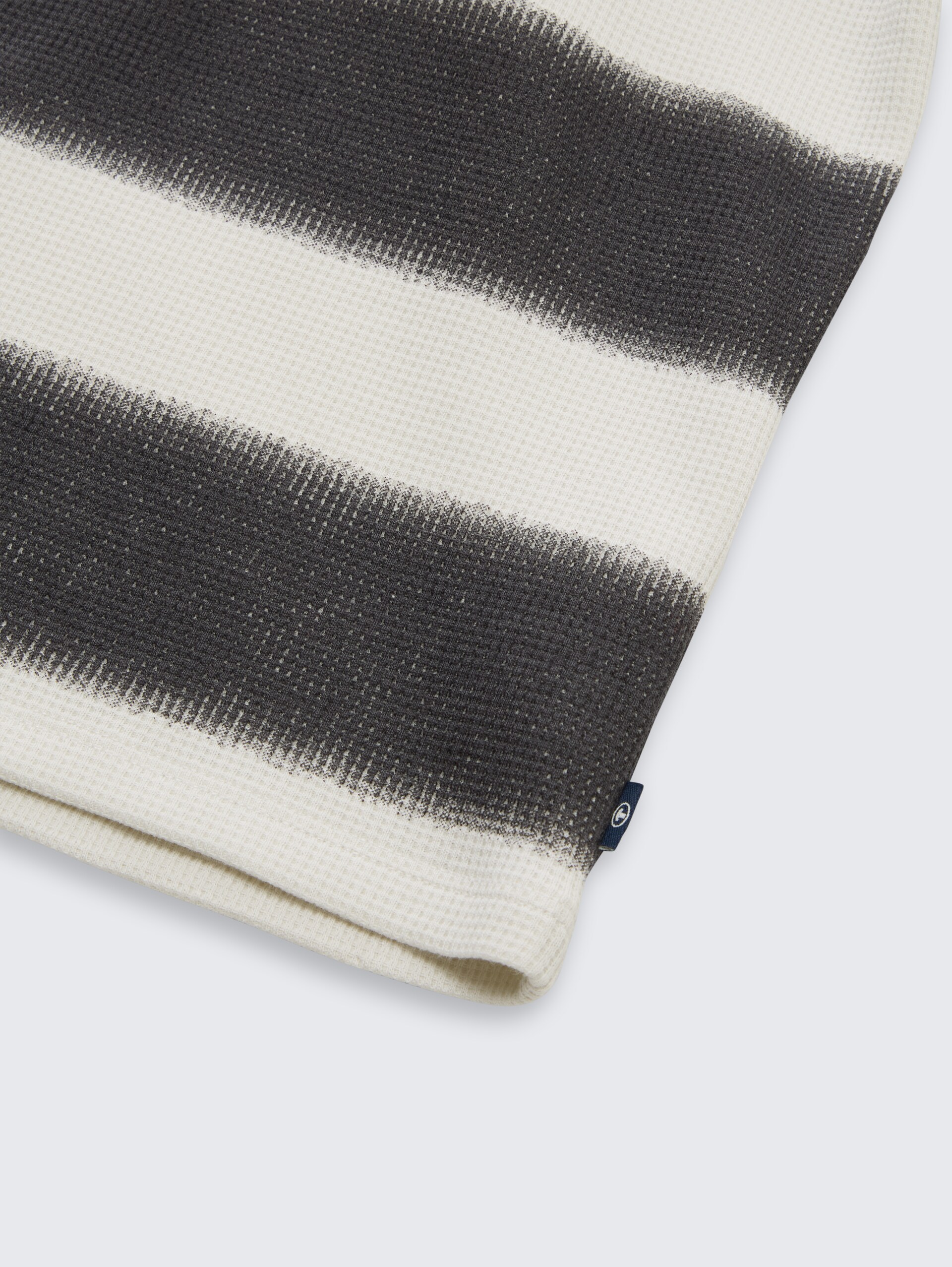 Oversize T-Shirt mit Waffelstruktur - off white grey sprayed stripe - Detail-Model-Ansicht