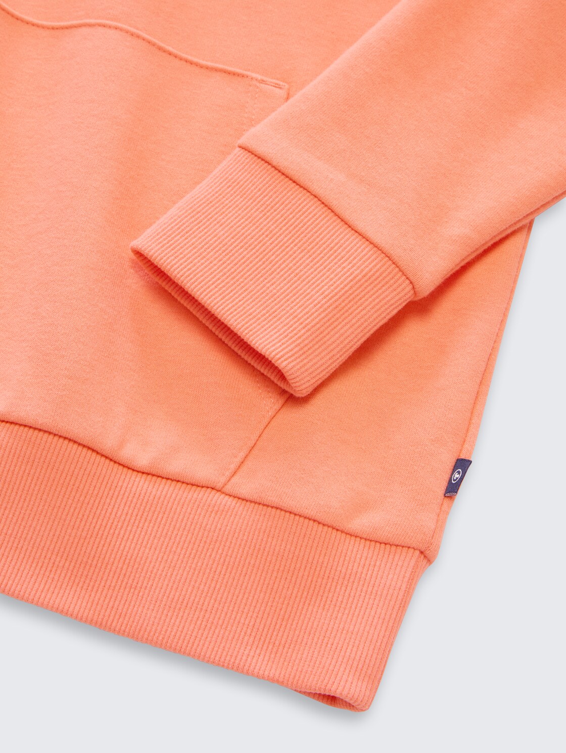 Hoodie Sweatshirt mit Rückenprint - bright coral - Detail-Model-Ansicht