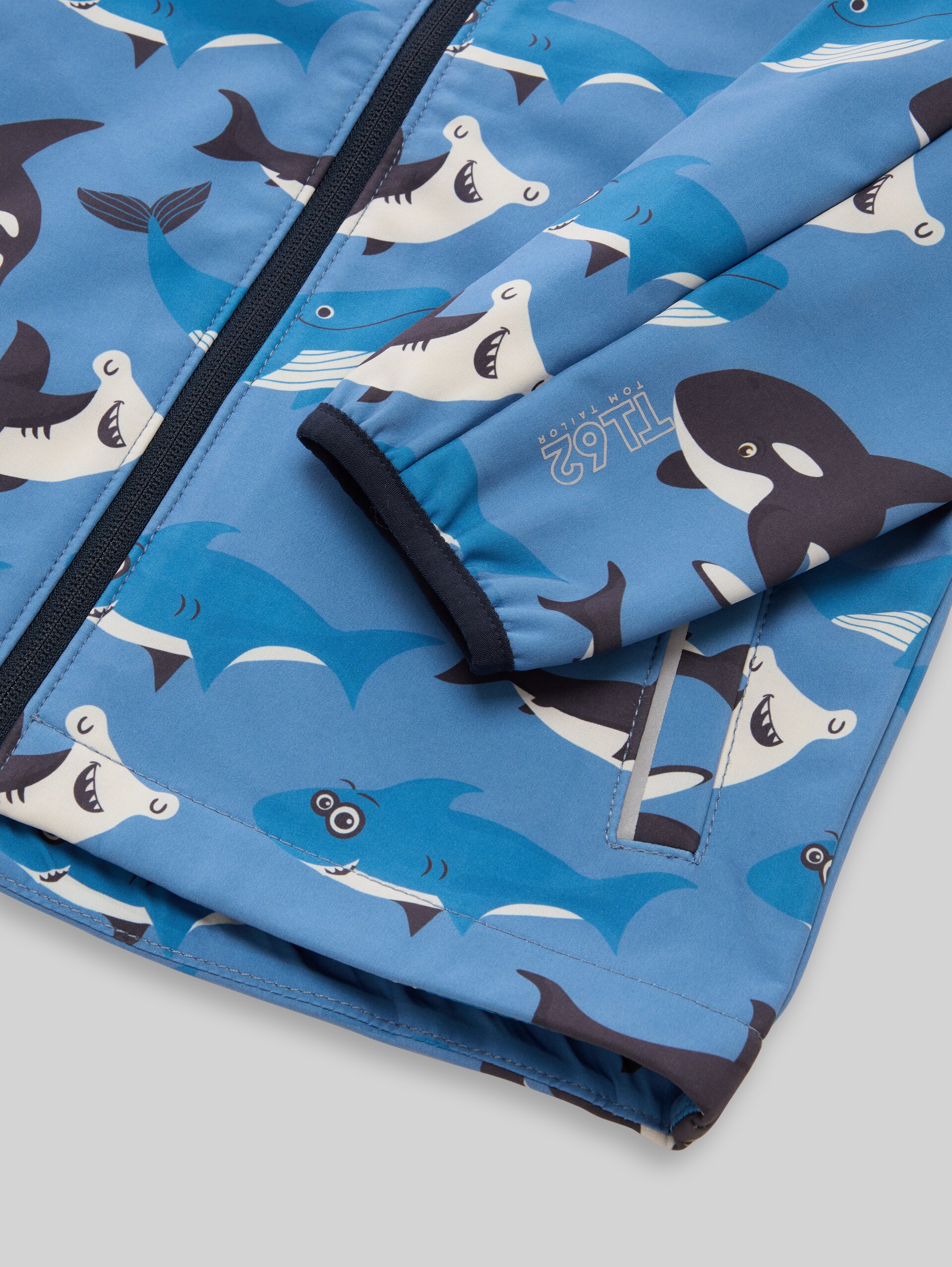 Softshell jacket with water-repellent function - blue ocean friends design - Detail model view