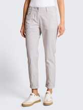 Tapered relaxed broek met streepmotief - white taupe irregular stripe - Nek model vooraanzicht