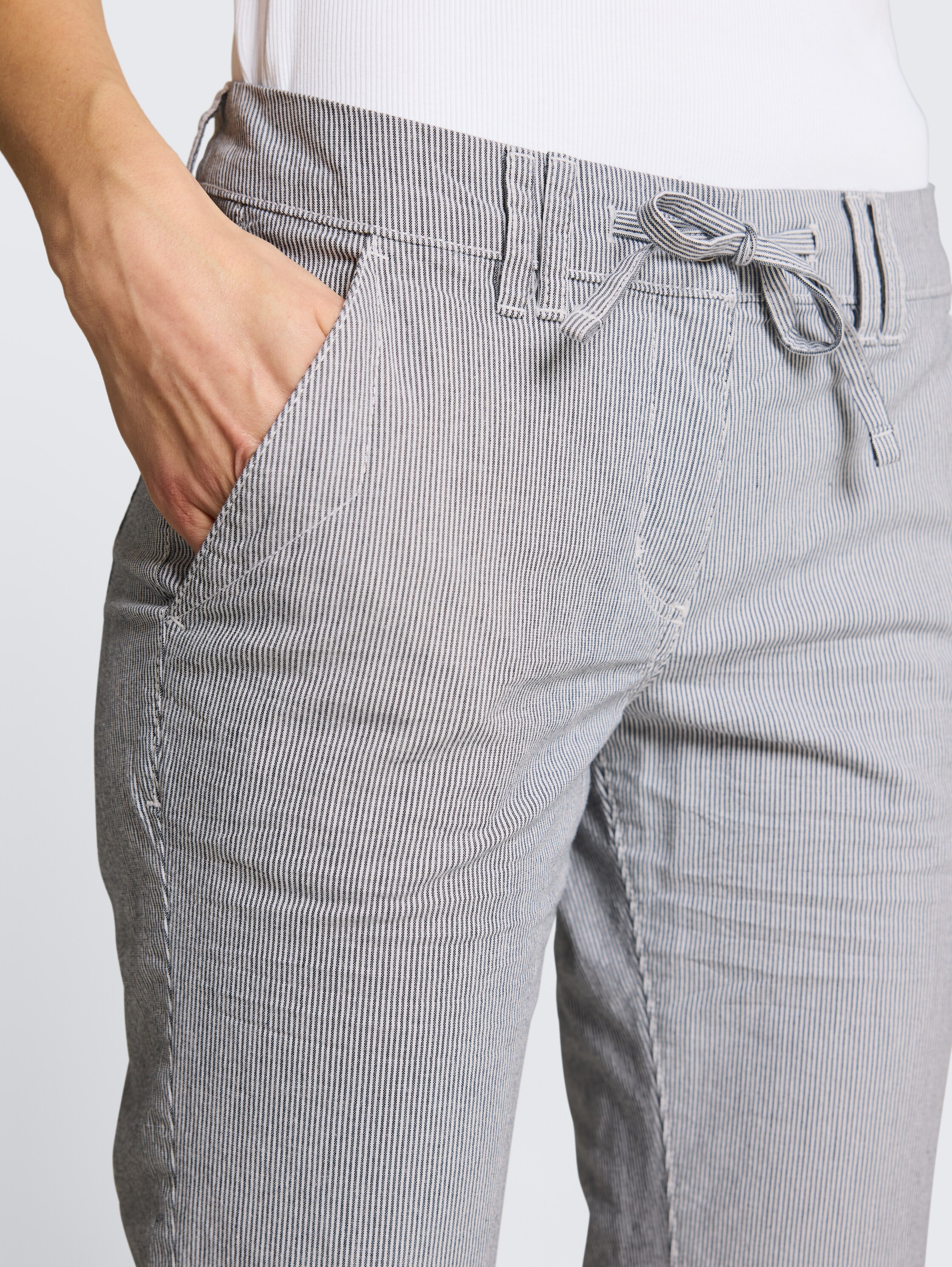 Tapered relaxed capri trousers with drawstring - delicate_navy_white_stripe - 