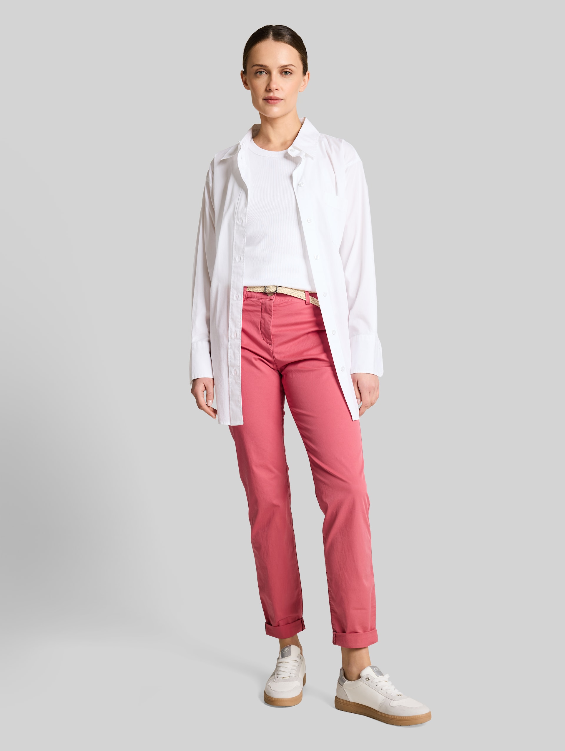Slim-fit chinos with belt - cozy pink - Model front view
