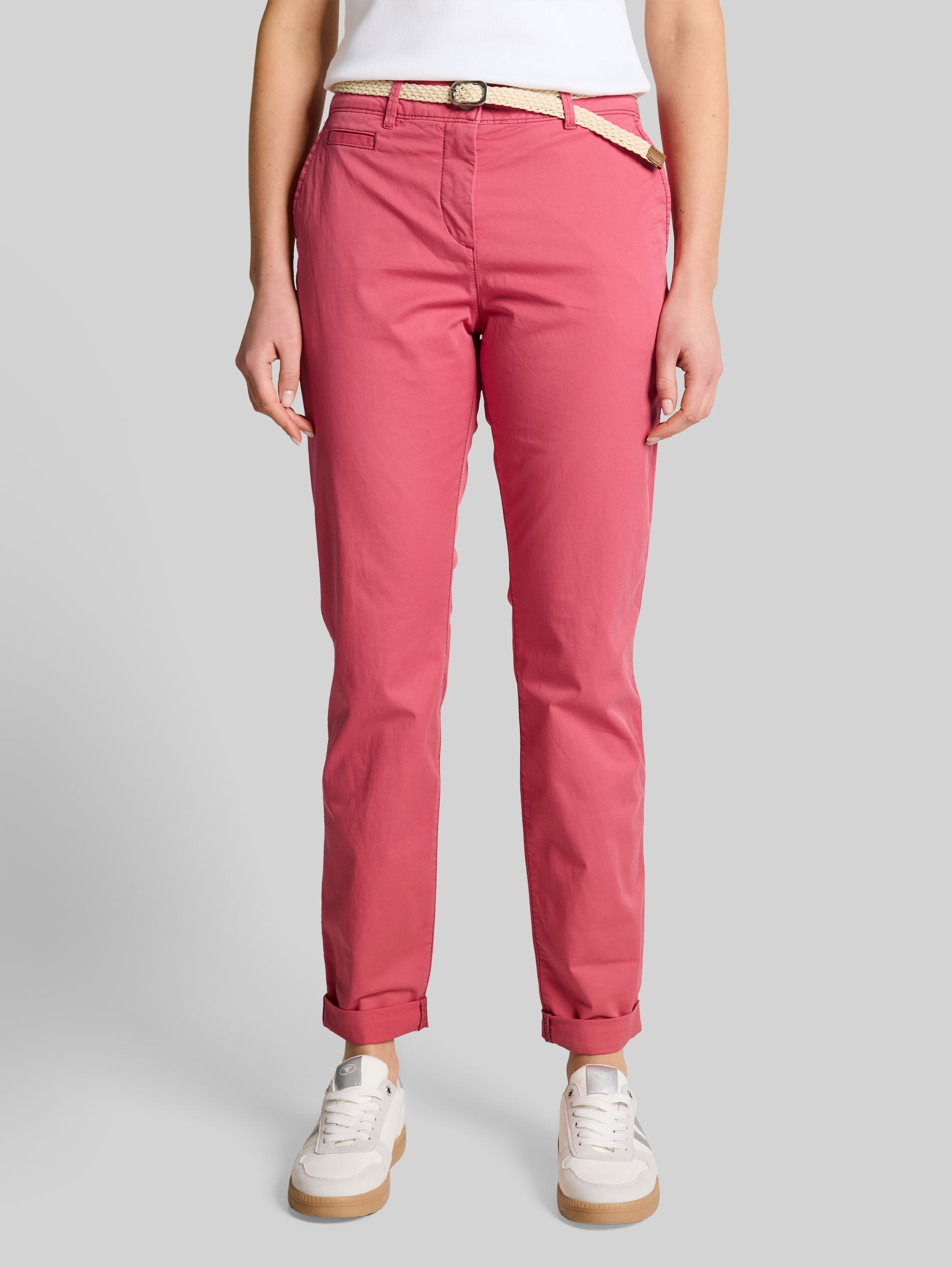 Slim-fit chinos with belt - cozy pink - Neckline model front view