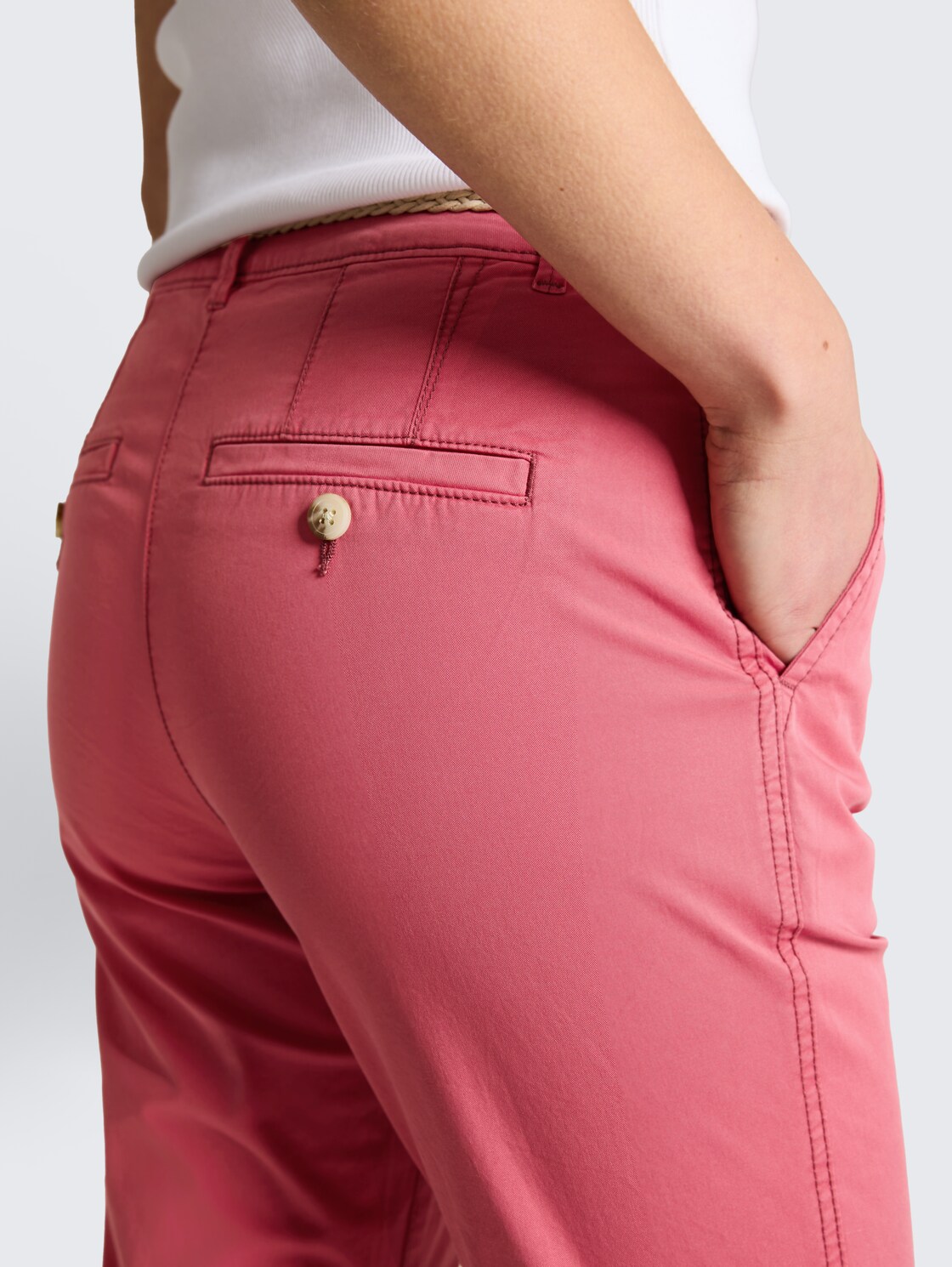Slim Chino Hose mit Gürtel - cozy pink - Detail-Model-Ansicht