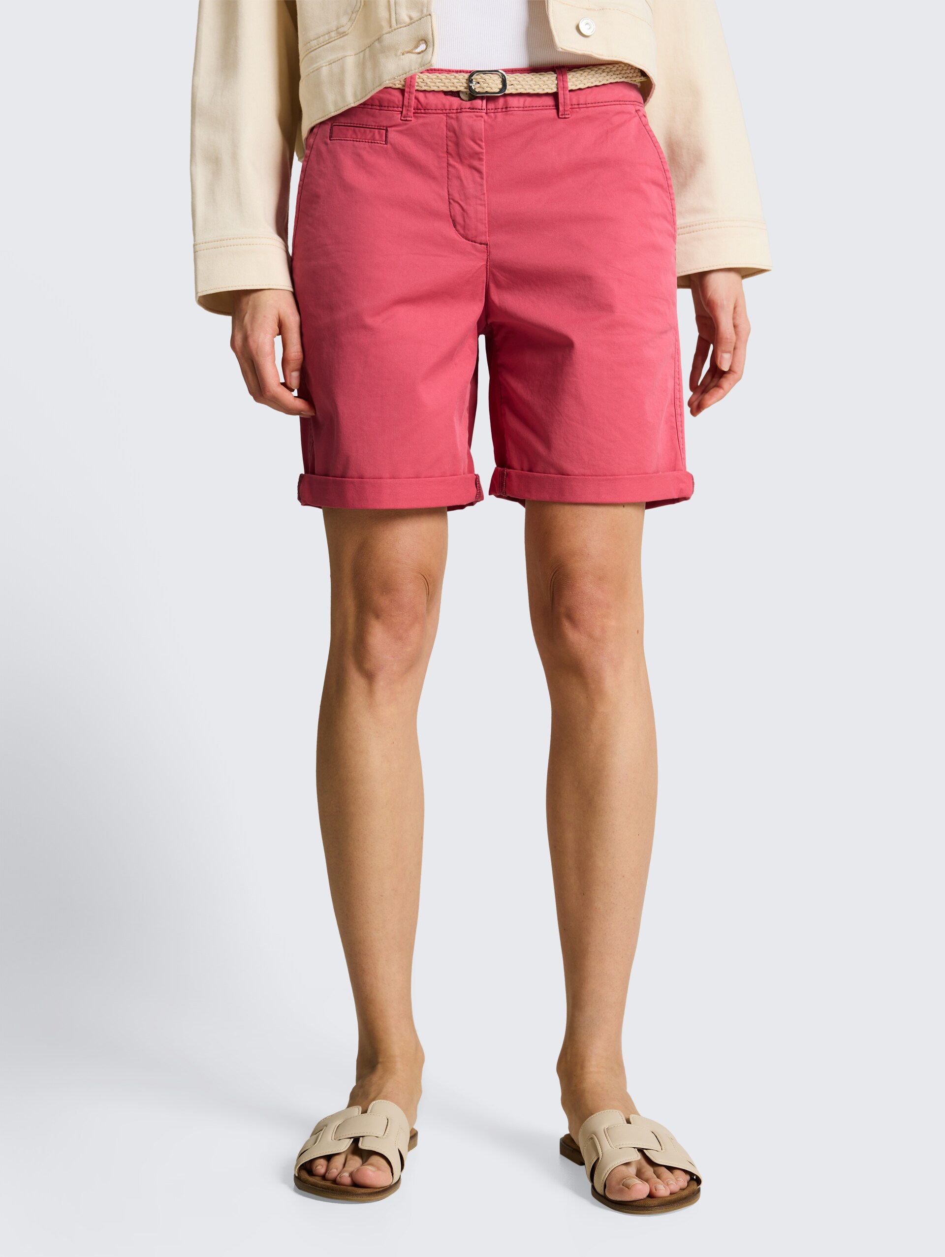 Chino Bermuda Shorts mit Gürtel - cozy pink - Ausschnitt Model-Vorderansicht