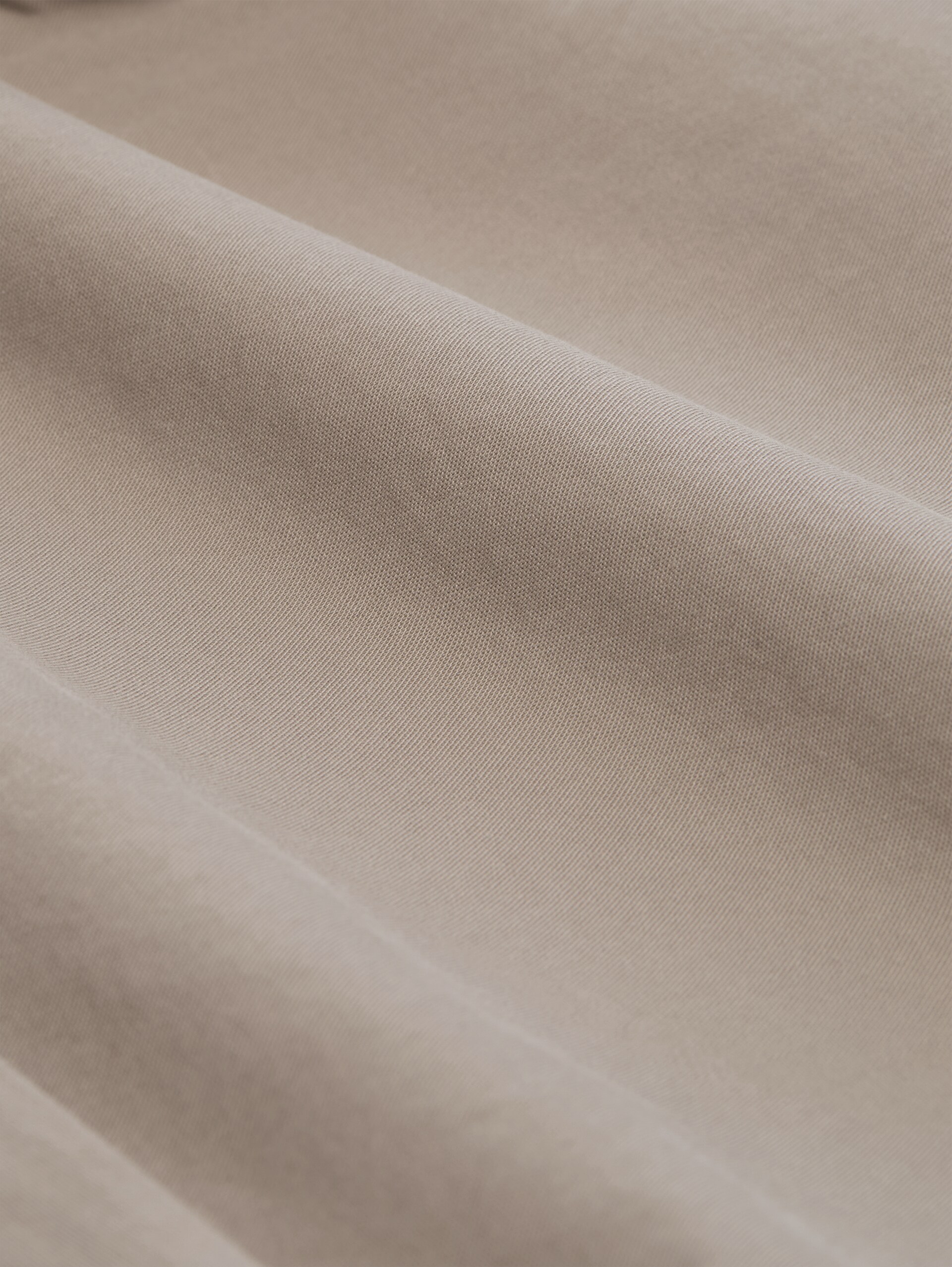 Chino Bermuda Shorts mit Gürtel - soft taupe grey - Material-Ansicht