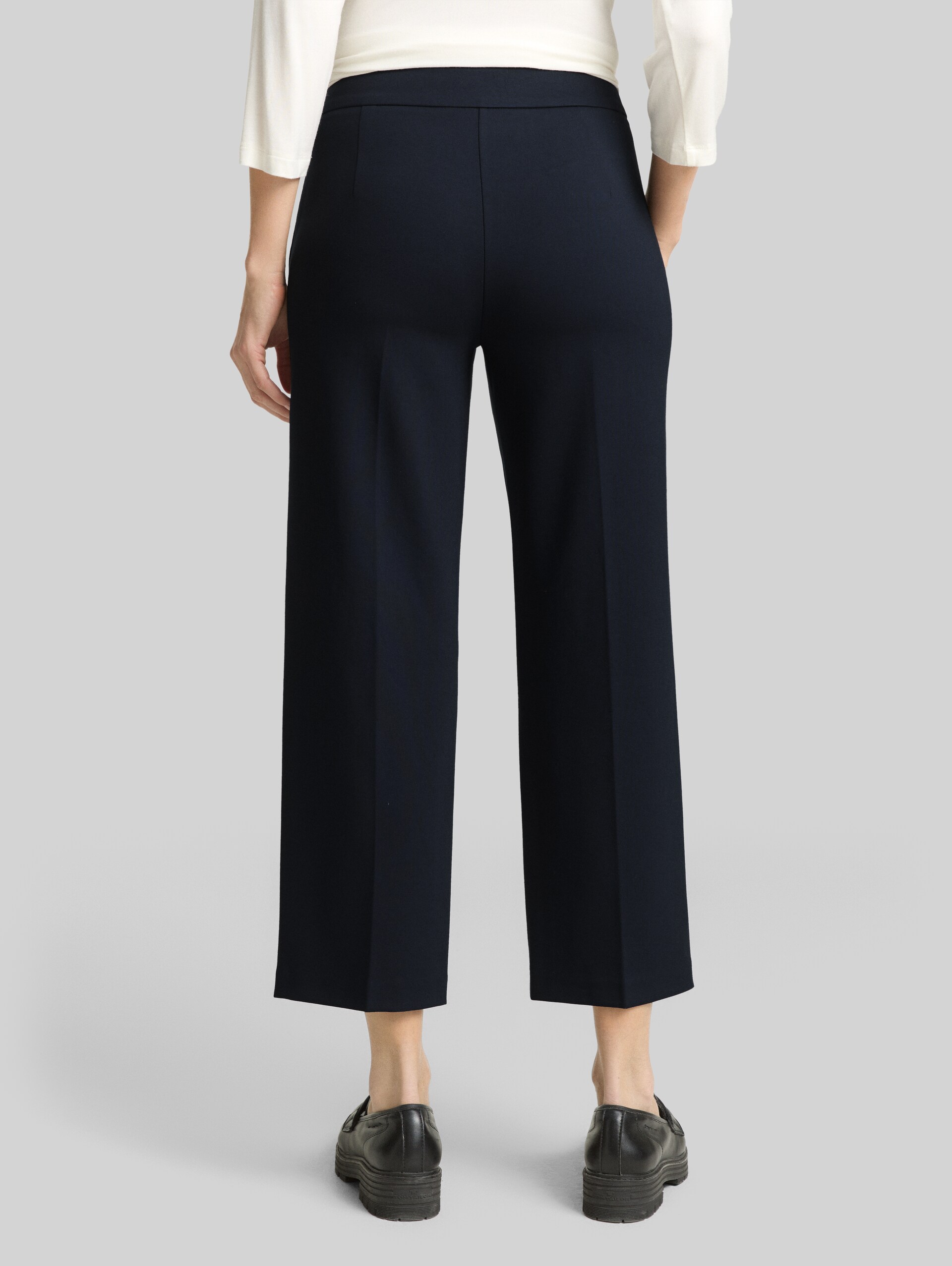 TTMIA STRAIGHT Cropped Trousers - sky captain blue - Neckline model-back view