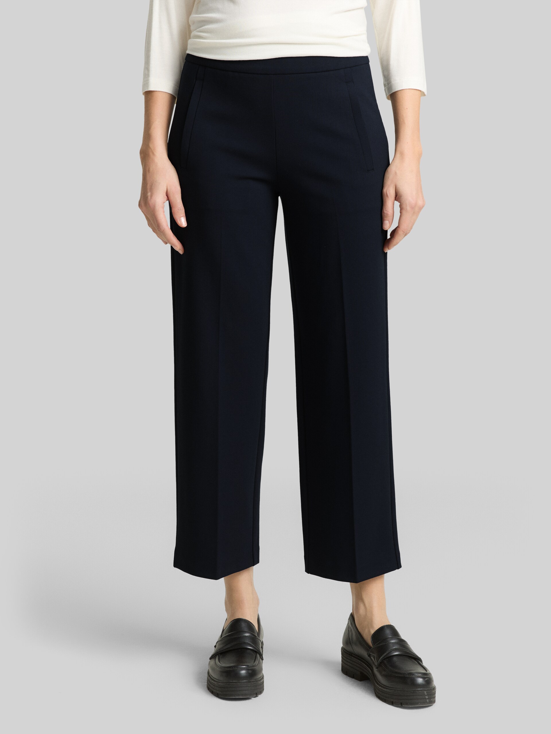 TTMIA STRAIGHT Cropped Trousers - sky captain blue - Neckline model front view