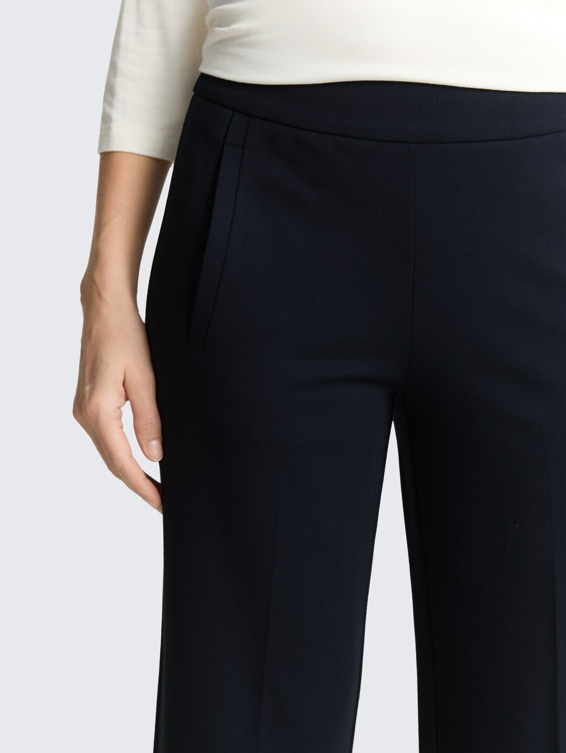 TTMIA STRAIGHT Cropped Hose - sky captain blue - Detail-Model-Ansicht