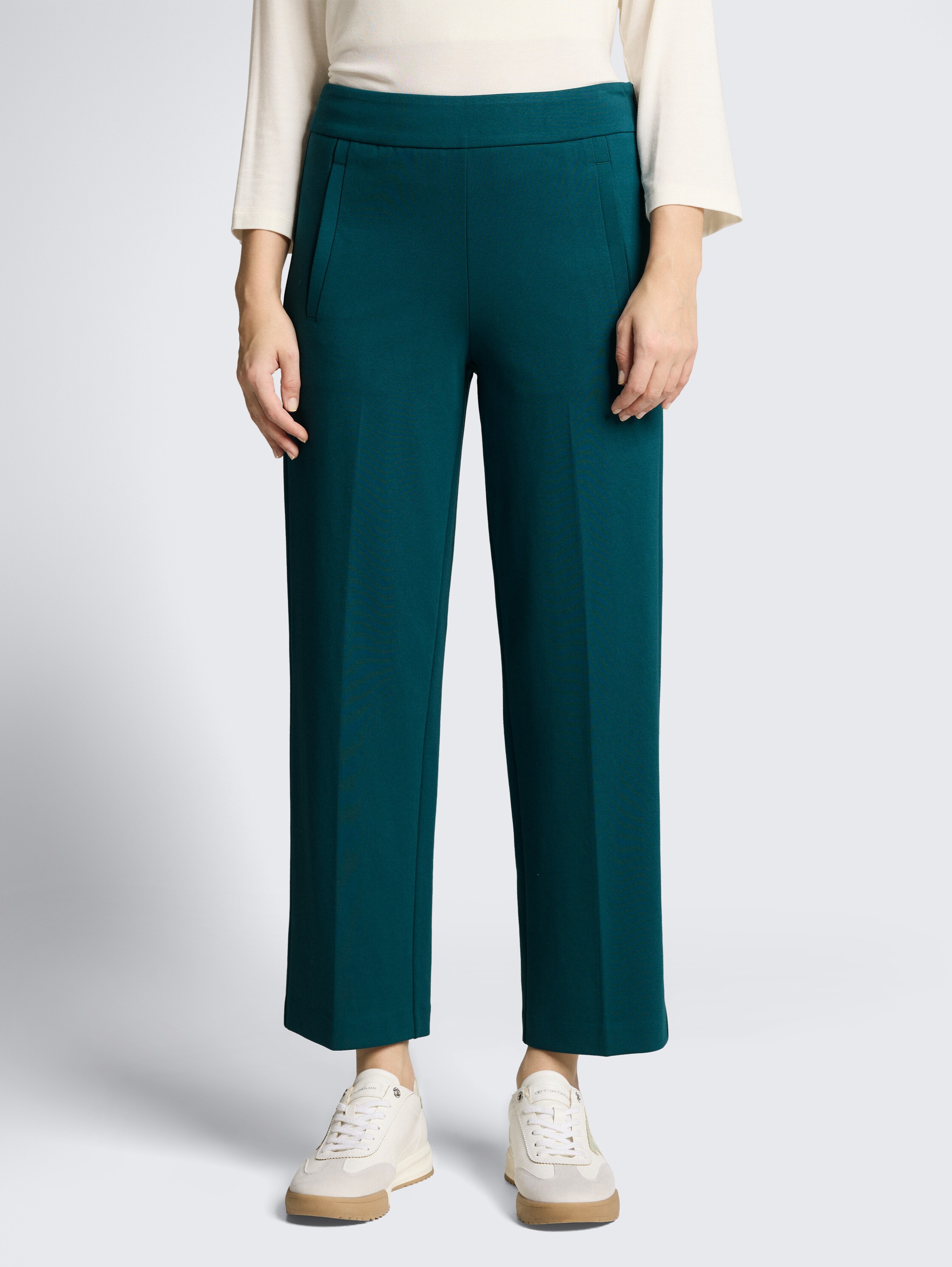 Pantalon court droit TTMIA - Deep Meadow Green - Découpe Vue de face du modèle