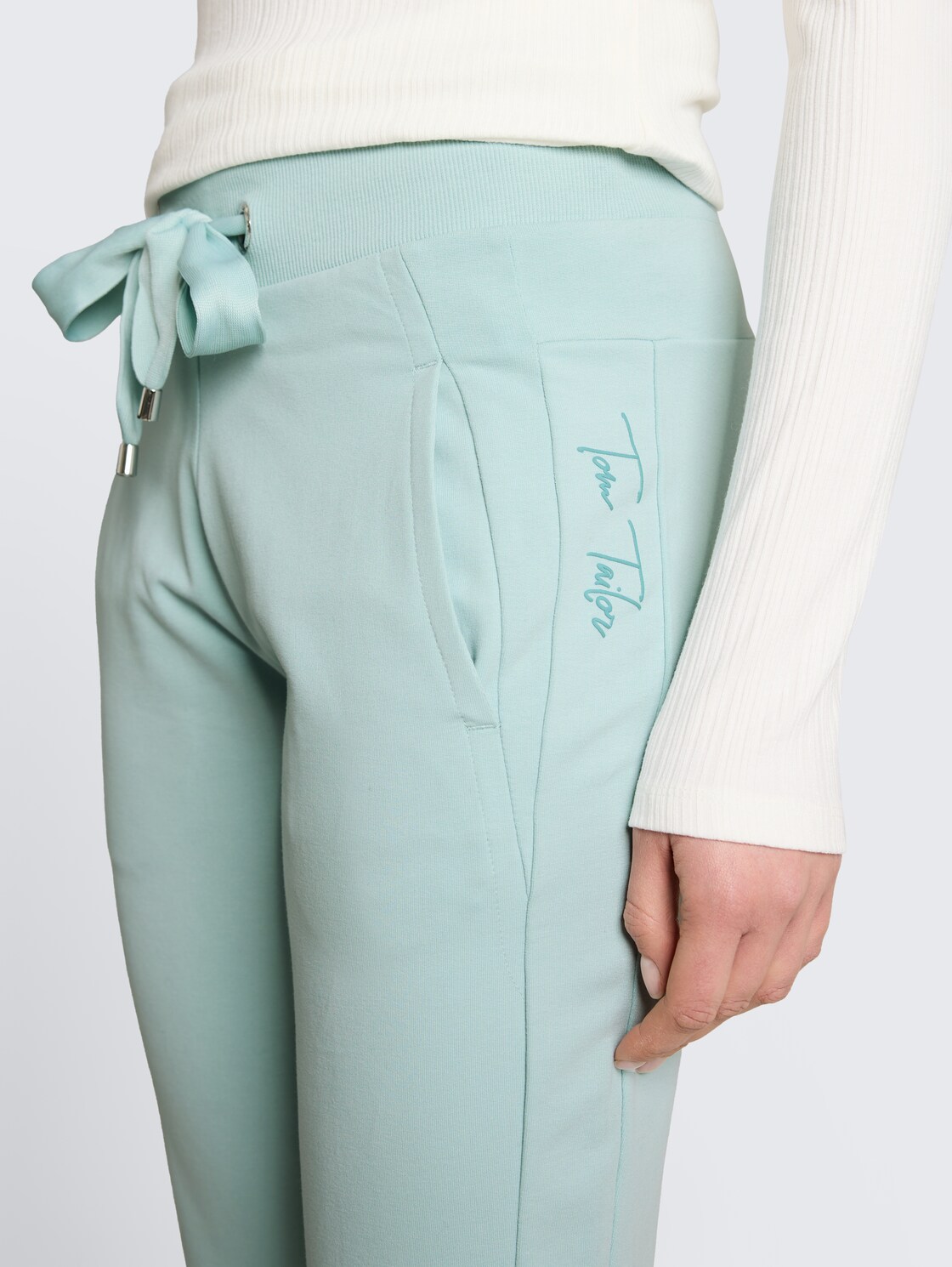 Cropped Jogger Hose - blue haze - Detail-Model-Ansicht