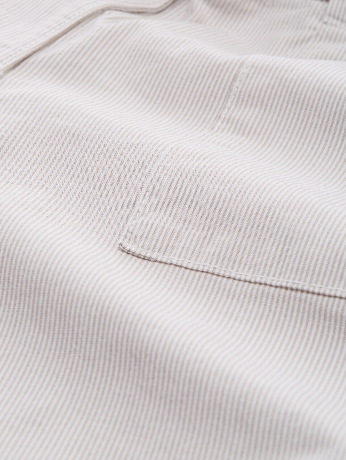 Chino Bermuda Shorts mit Kordelzug - delicate taupe grey stripe - Material-Ansicht