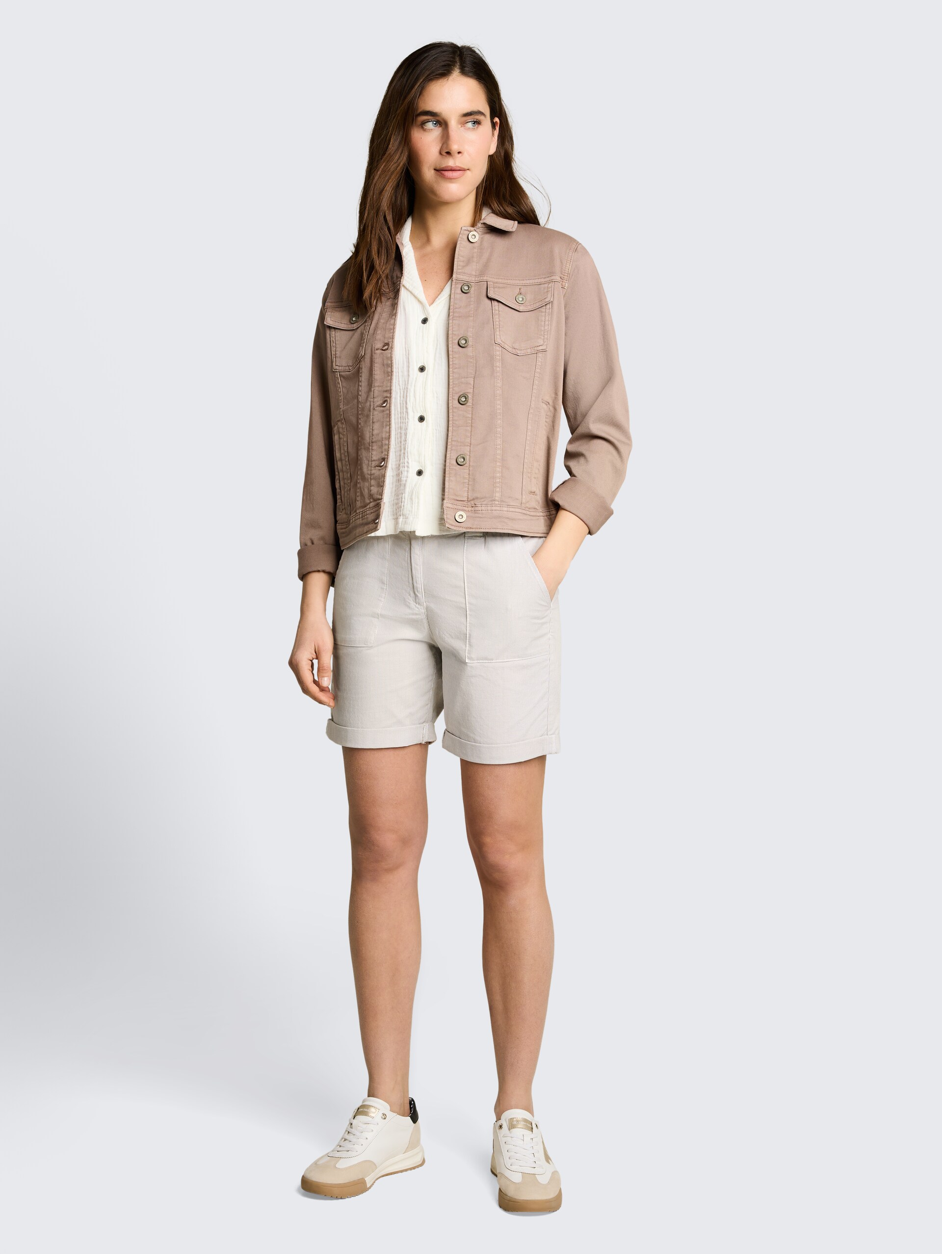 Chino-bermuda met trekkoord - delicate olive white stripe - Model vooraanzicht