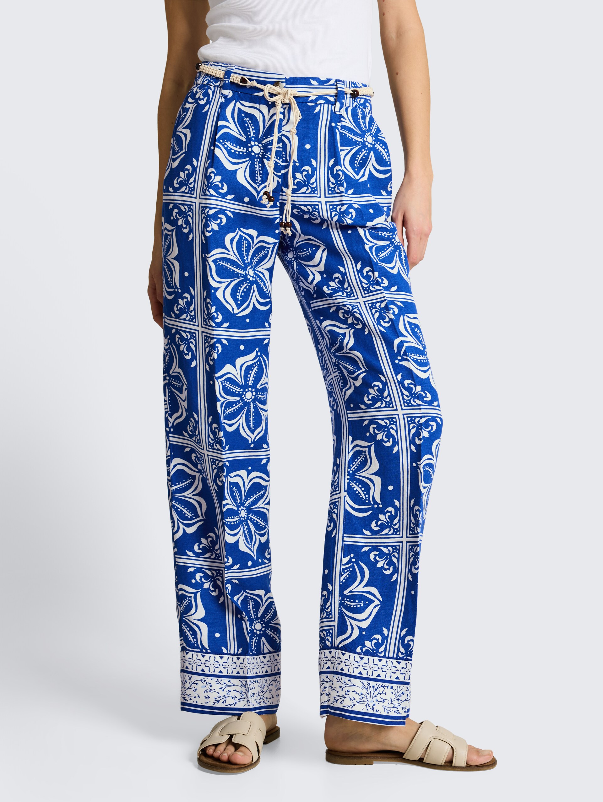 Wide leg broek met linnen - blue flower tile design - Nek model vooraanzicht