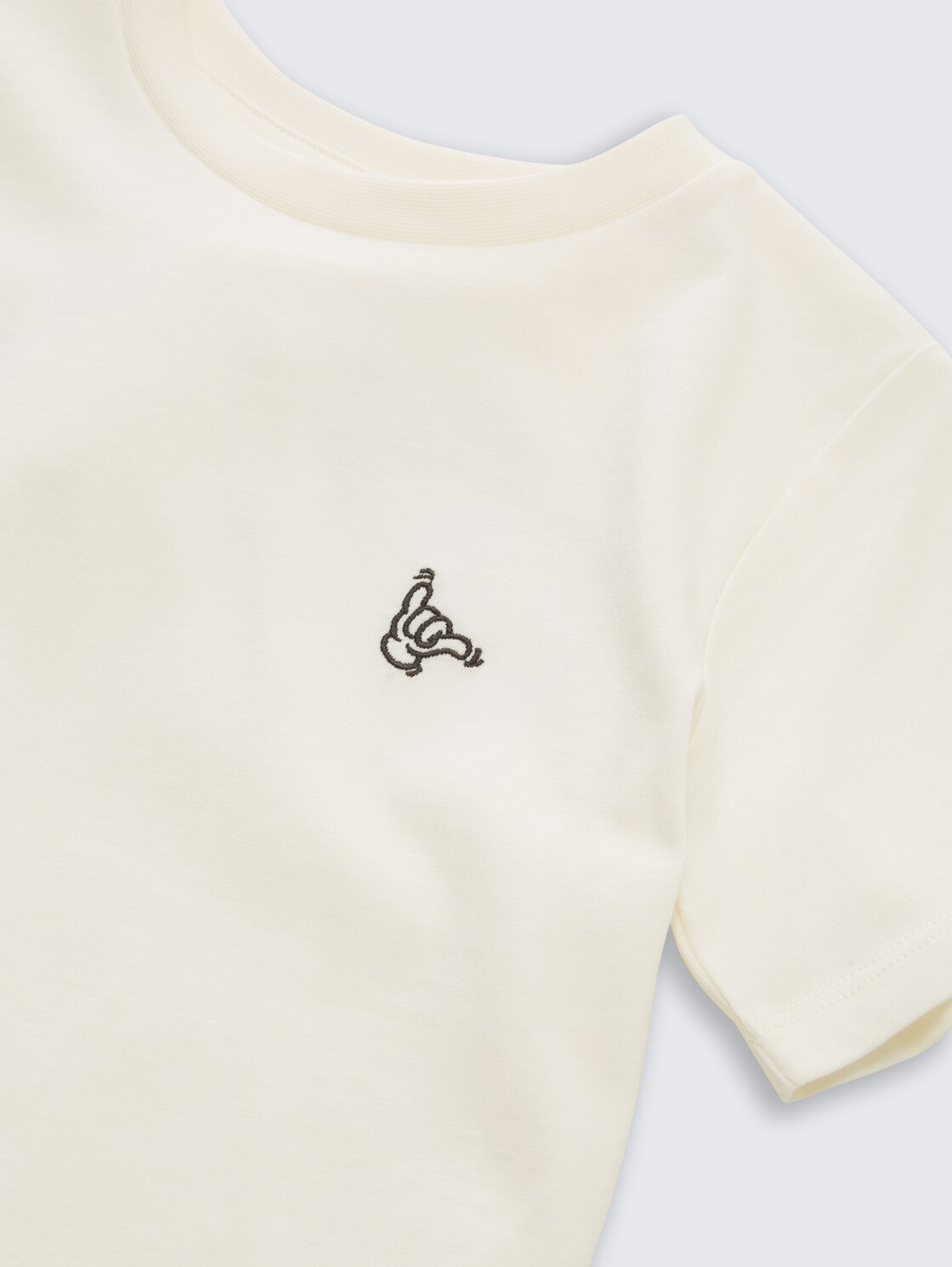 Basic T-Shirt - Wool White - Detail-Model-Ansicht