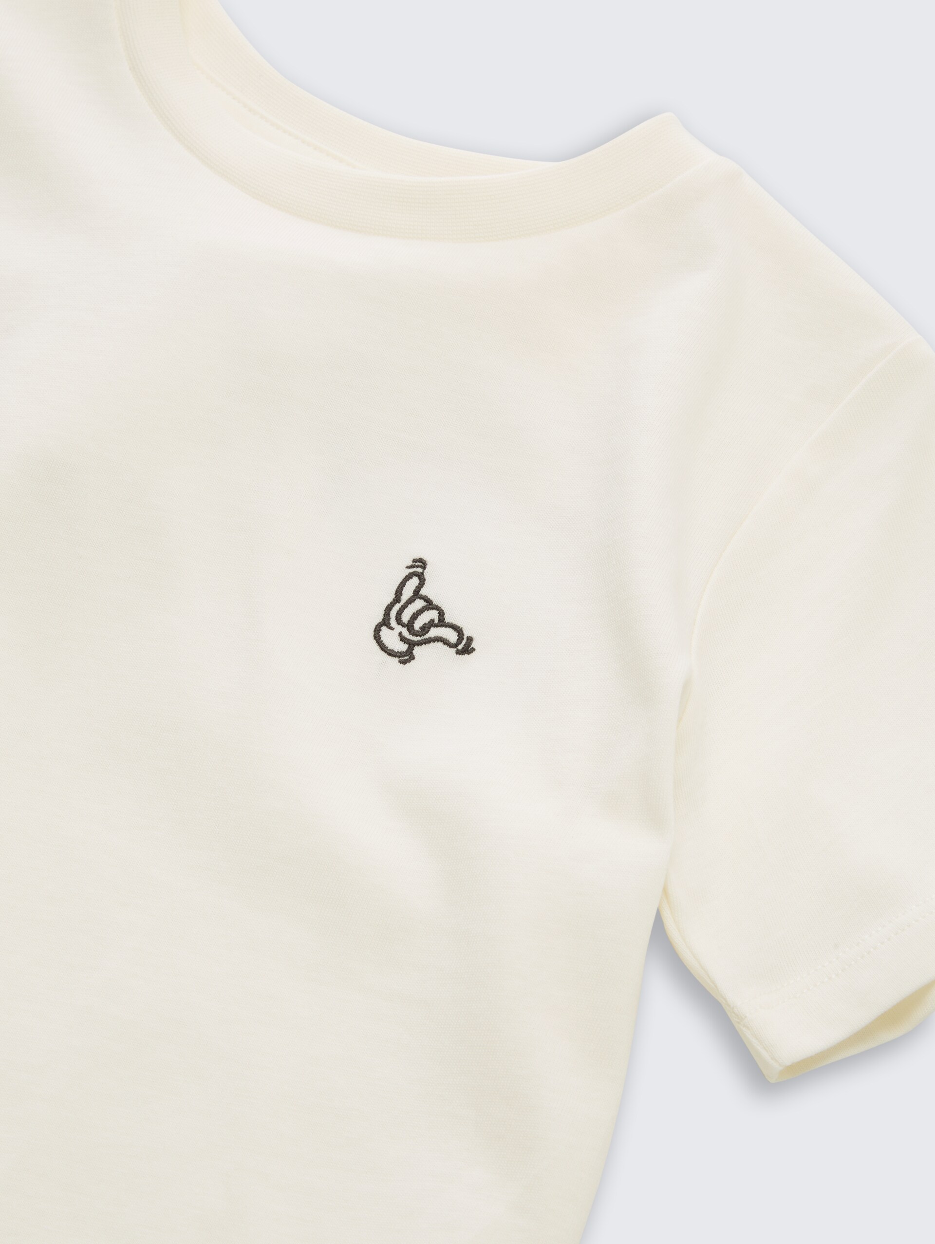 Basic T-Shirt - Wool White - Detail-Model-Ansicht