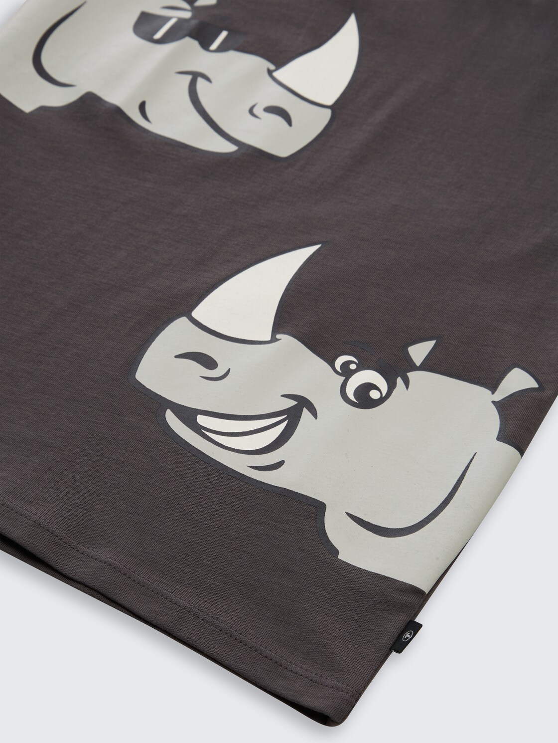 Oversize T-Shirt mit Rückenprint - dark urban grey - Detail-Model-Ansicht