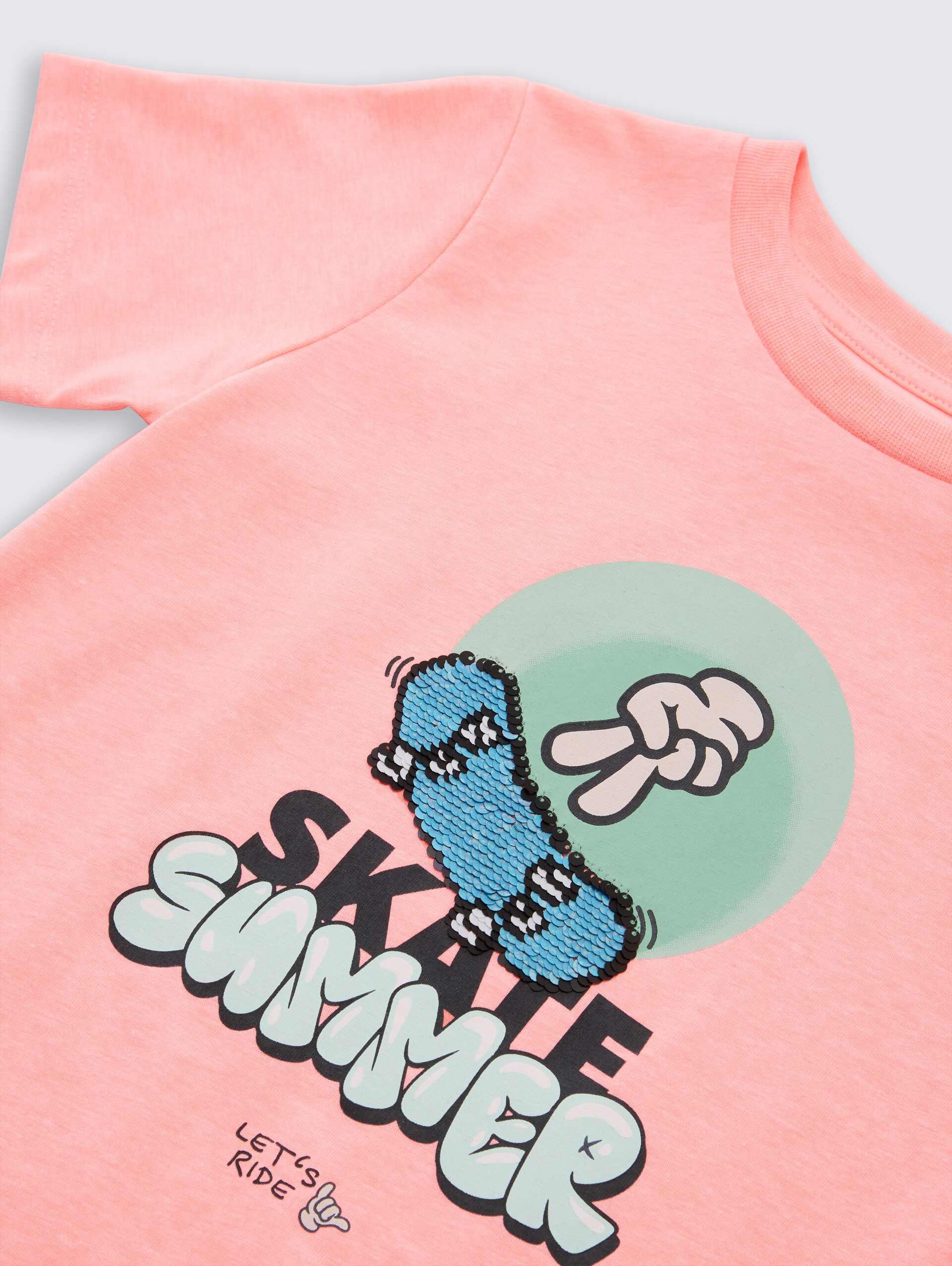 T-Shirt mit Wendepailletten - soft neon pink - Detail-Model-Ansicht