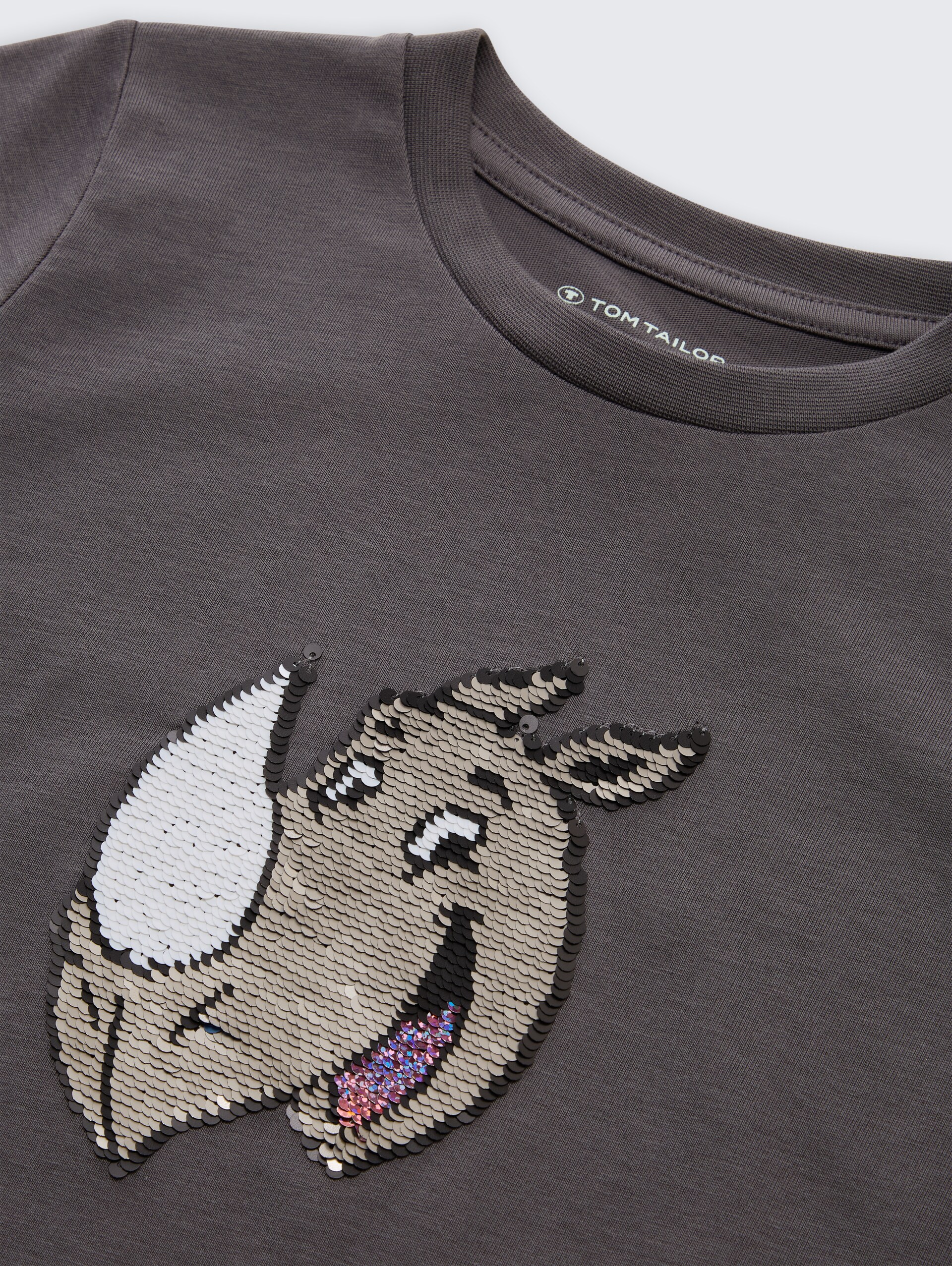 T-Shirt mit Wendepailletten - dark urban grey - Detail-Model-Ansicht