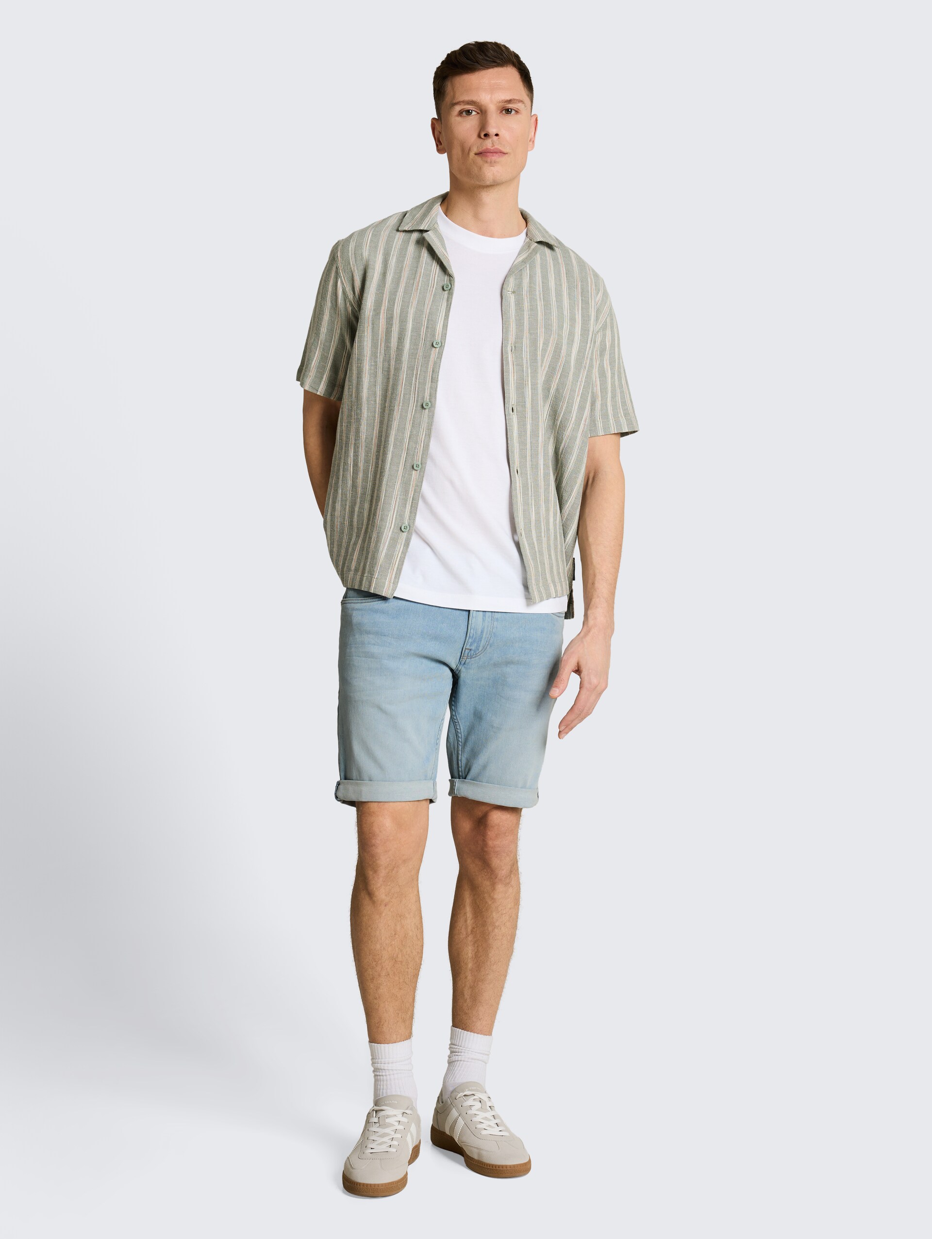 TTPIERS SLIM jeansshort met superstretch - Used Bleached Blue Denim - Model vooraanzicht
