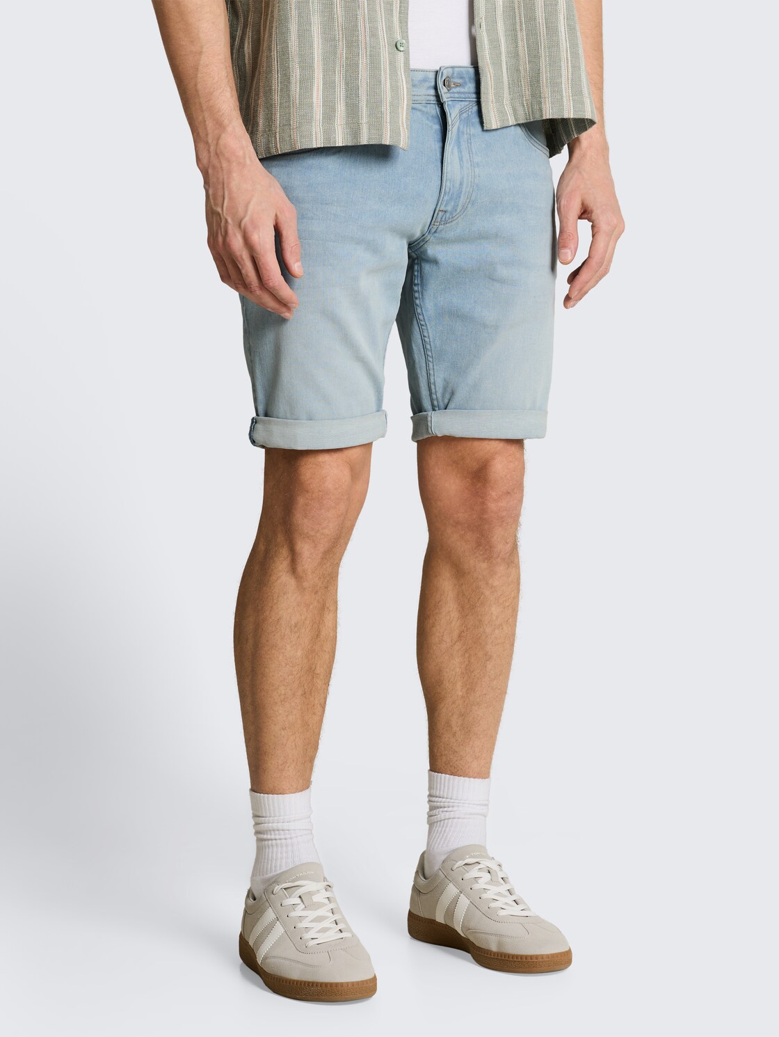 TTPIERS SLIM Jeans Shorts mit Superstretch - Used Bleached Blue Denim - Ausschnitt Model-Vorderansicht