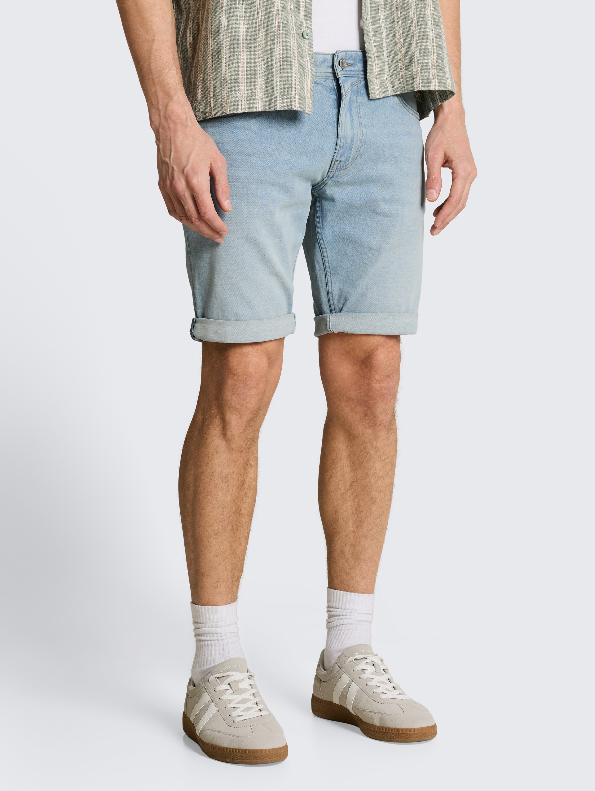 TTPIERS SLIM jeansshort met superstretch - Used Bleached Blue Denim - Nek model vooraanzicht