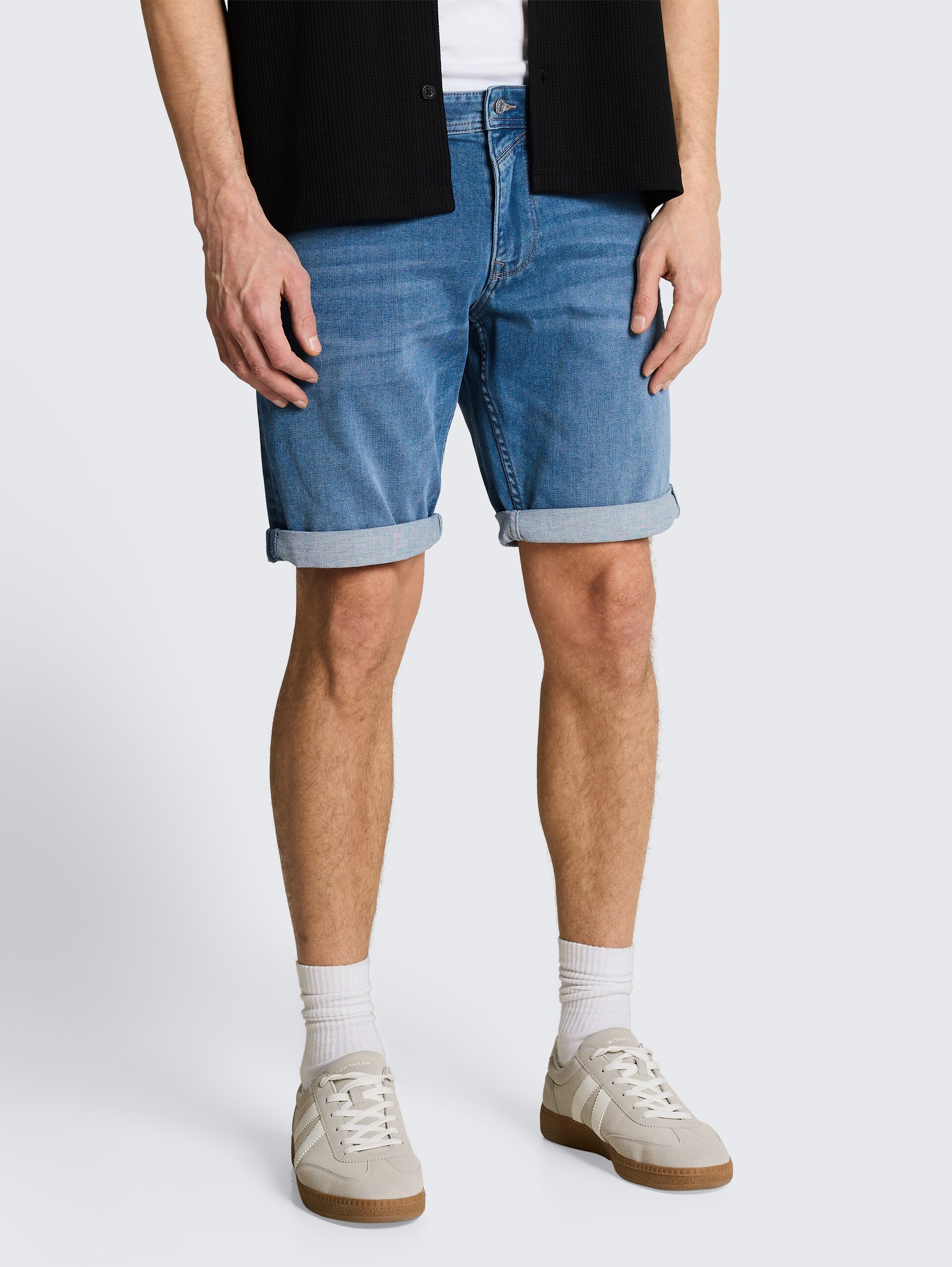 TTPIERS SLIM Jeans Shorts mit Superstretch - mid stone bright blue denim - Ausschnitt Model-Vorderansicht