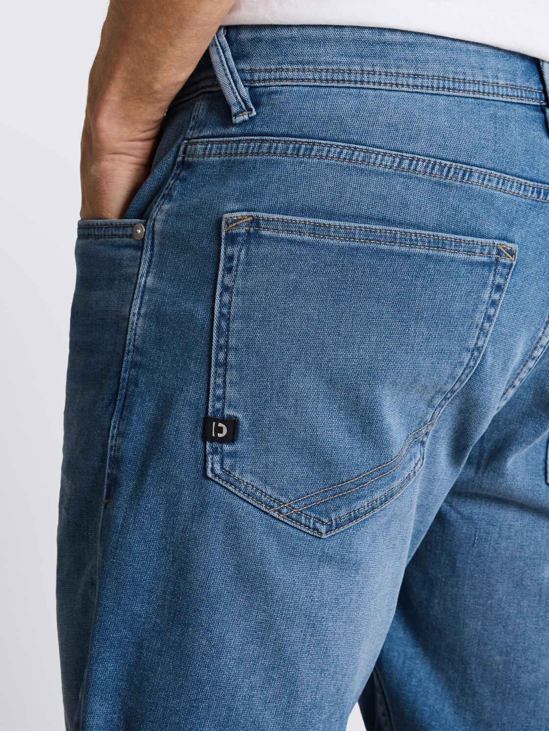 TTPIERS SLIM Jeans Shorts mit Superstretch - mid stone bright blue denim - Detail-Model-Ansicht