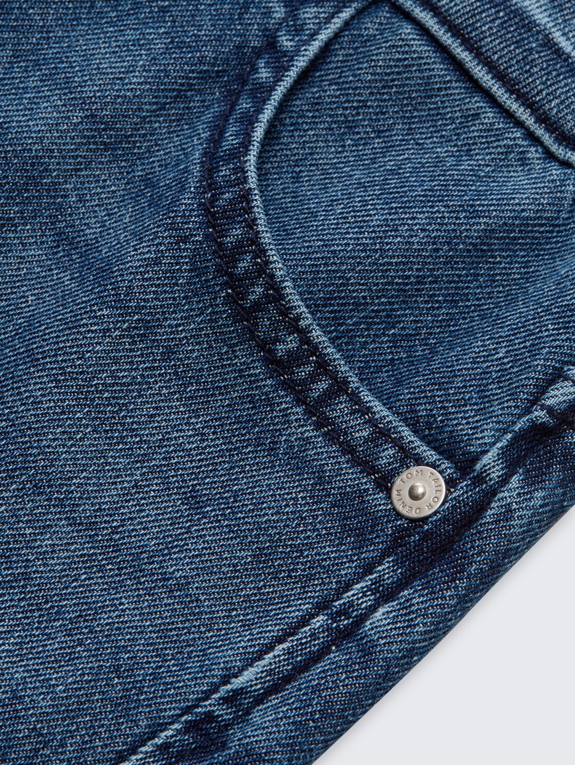 Straight Jeans - Used Mid Stone Blue Denim - Detail-Model-Ansicht