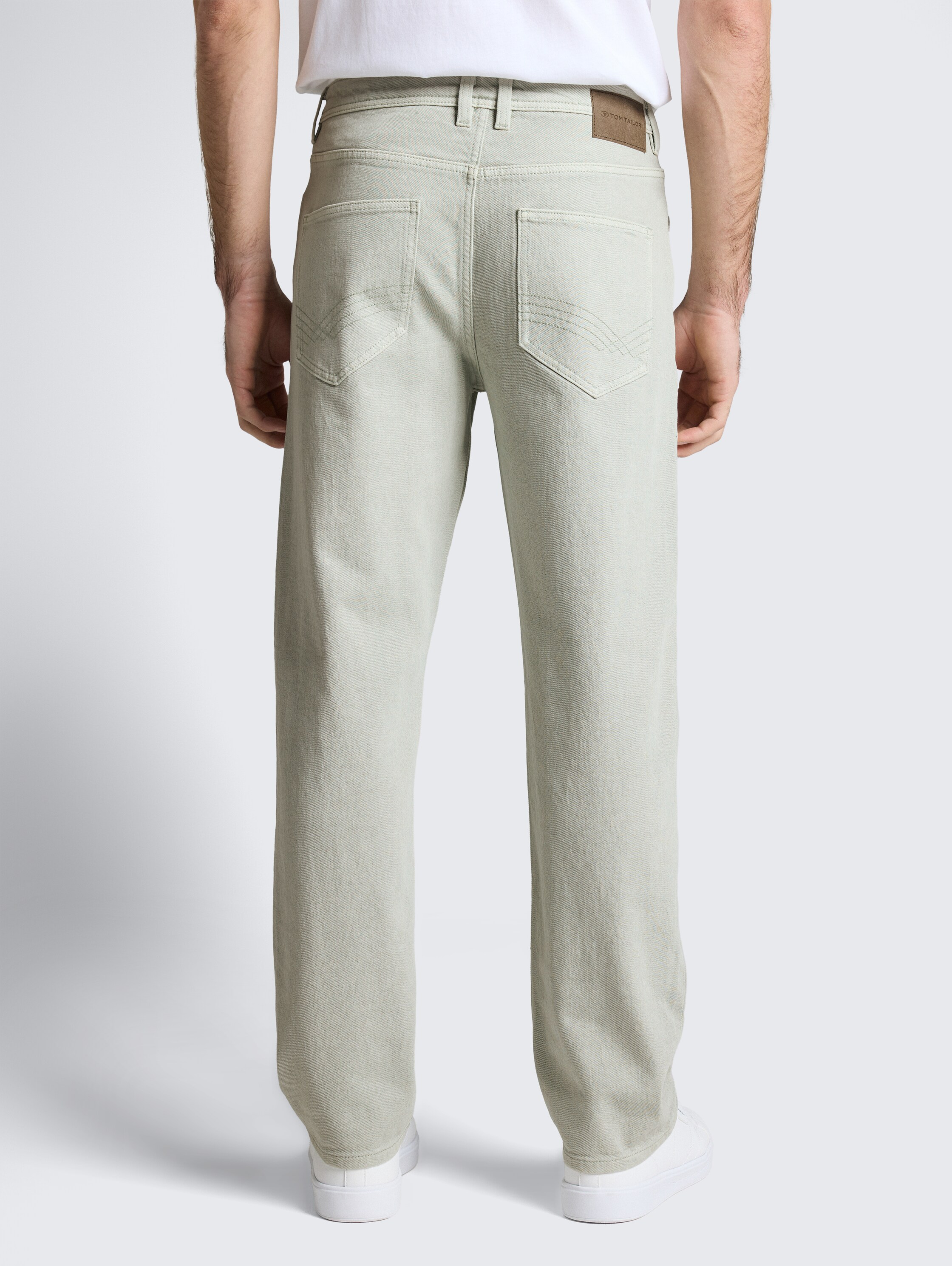 TTMORRIS RELAXED Jeans - soft greyish green - Auschnitt Model-Rückansicht