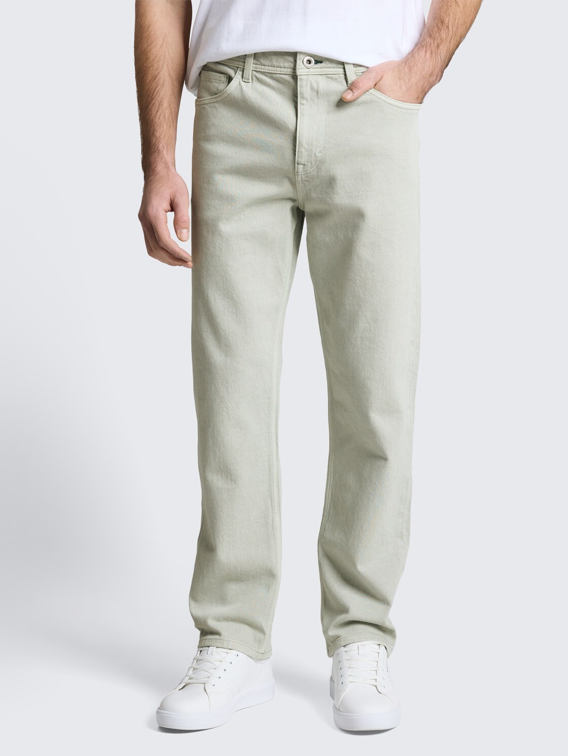 TTMORRIS RELAXED Jeans - soft greyish green - Ausschnitt Model-Vorderansicht