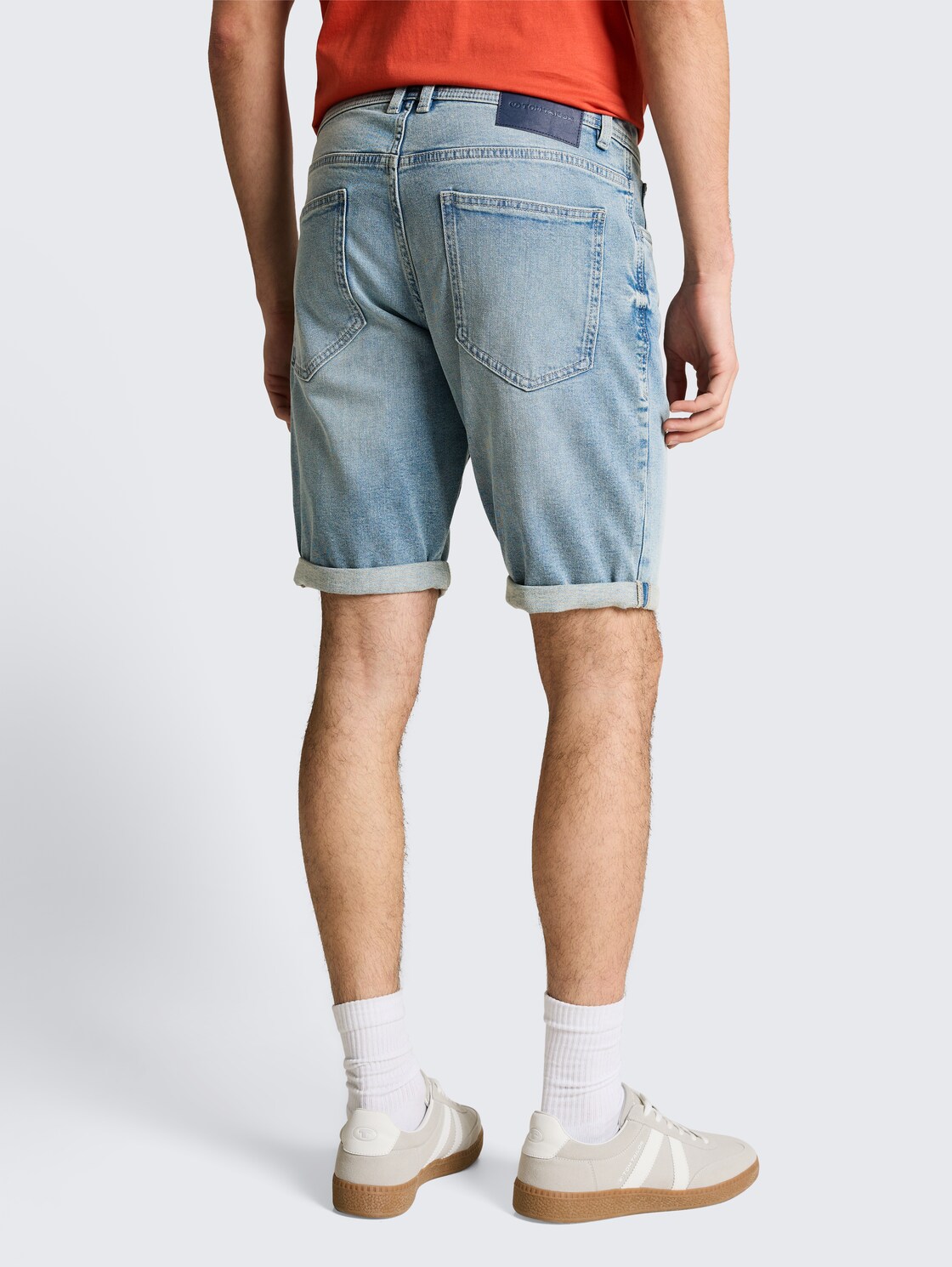 TTJOSH REGULAR SLIM Jeans Shorts - Light Stone Blue Denim - Auschnitt Model-Rückansicht